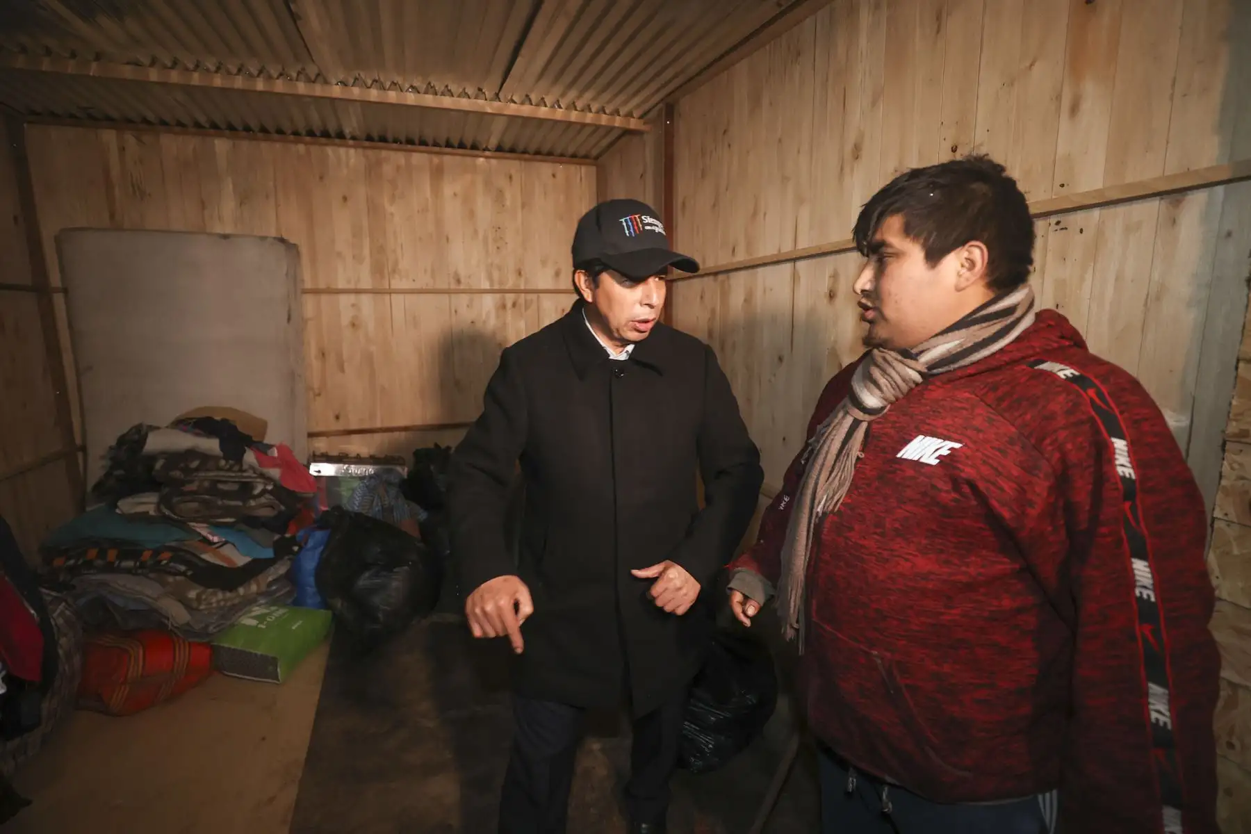 Presidente Pedro Castillo supervisó situación de familia afectada por incendio en AAHH 30 de Octubre, Villa María del Triunfo.
Foto: ANDINA/Prensa Presidencia