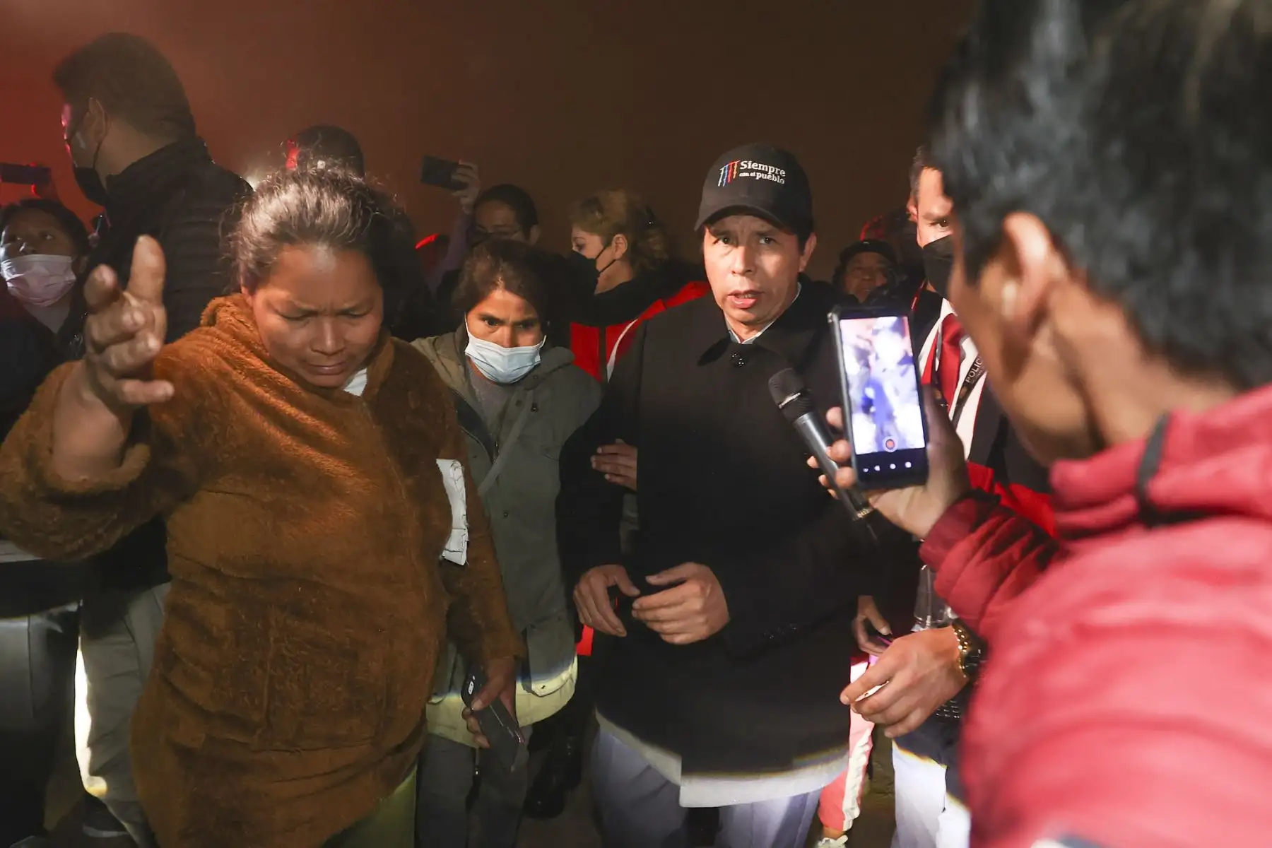 Presidente Pedro Castillo supervisó situación de familia afectada por incendio en AAHH 30 de Octubre, Villa María del Triunfo.
Foto: ANDINA/Prensa Presidencia