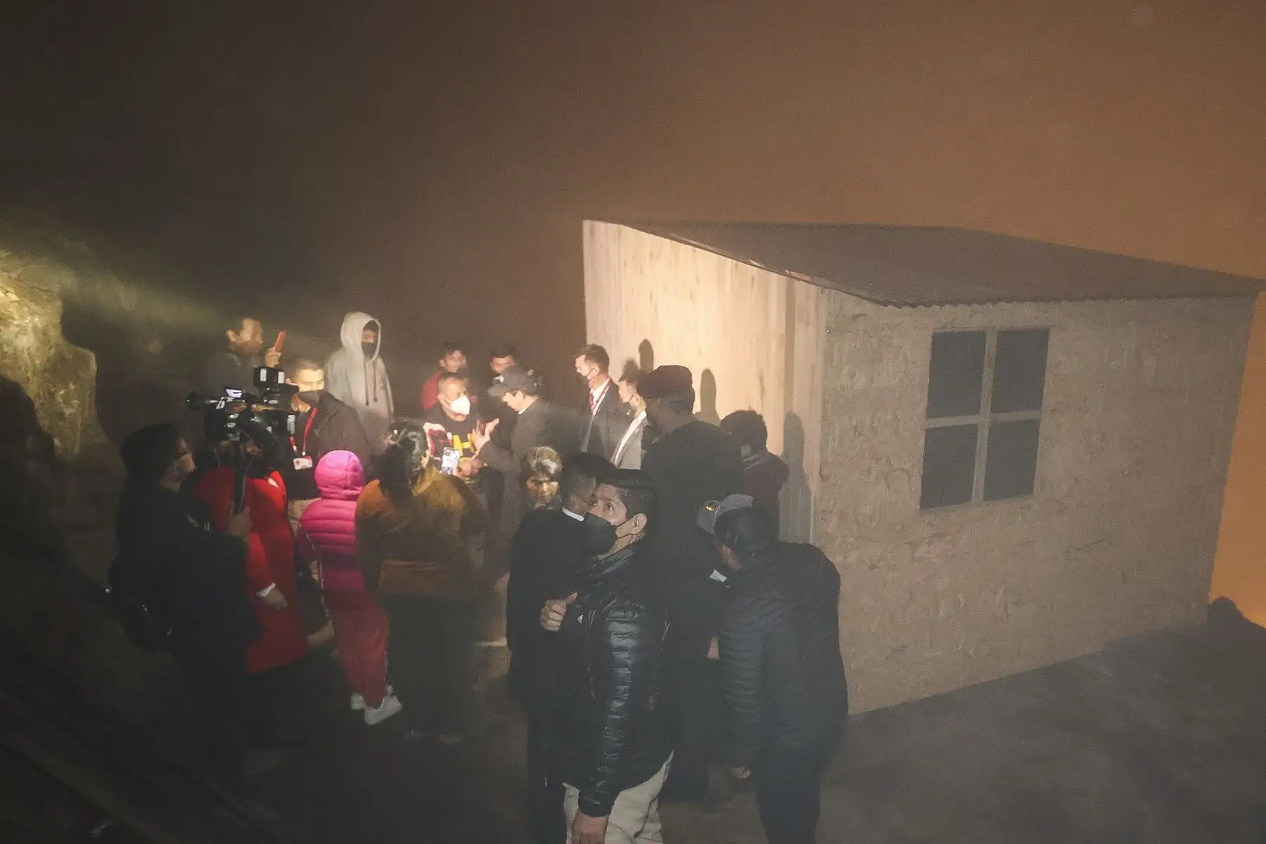 Presidente Pedro Castillo supervisó situación de familia afectada por incendio en AAHH 30 de Octubre, Villa María del Triunfo.
Foto: ANDINA/Prensa Presidencia