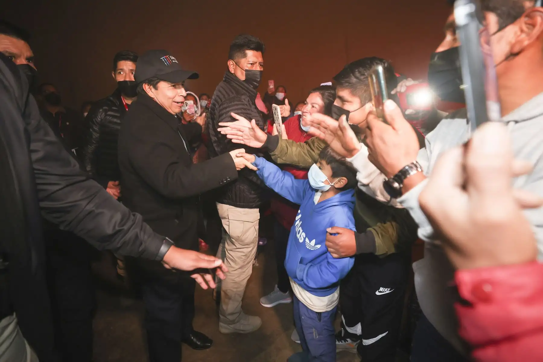 Presidente Pedro Castillo supervisó situación de familia afectada por incendio en AAHH 30 de Octubre, Villa María del Triunfo.
Foto: ANDINA/Prensa Presidencia