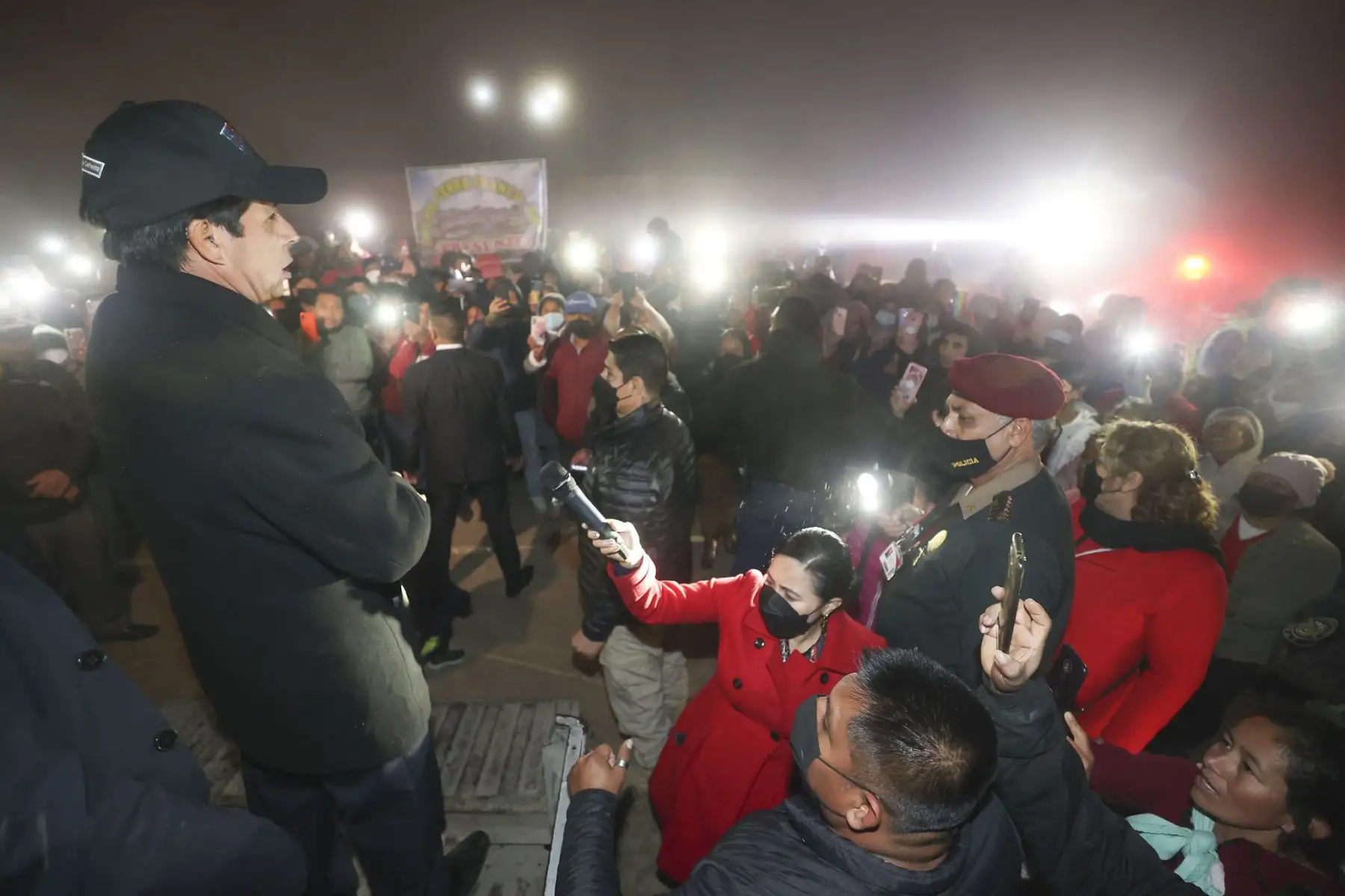 Presidente Pedro Castillo supervisó situación de familia afectada por incendio en AAHH 30 de Octubre, Villa María del Triunfo.
Foto: ANDINA/Prensa Presidencia
