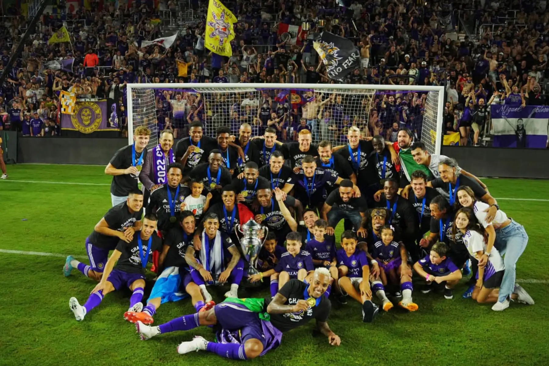 El equipo del Orlando City, celebra su primer campeonato  con el triunfo a Orlando City (3-0) en la gran final de la US Open Cup ante Sacramento Republic.
 Foto: Twitter US Open Cup