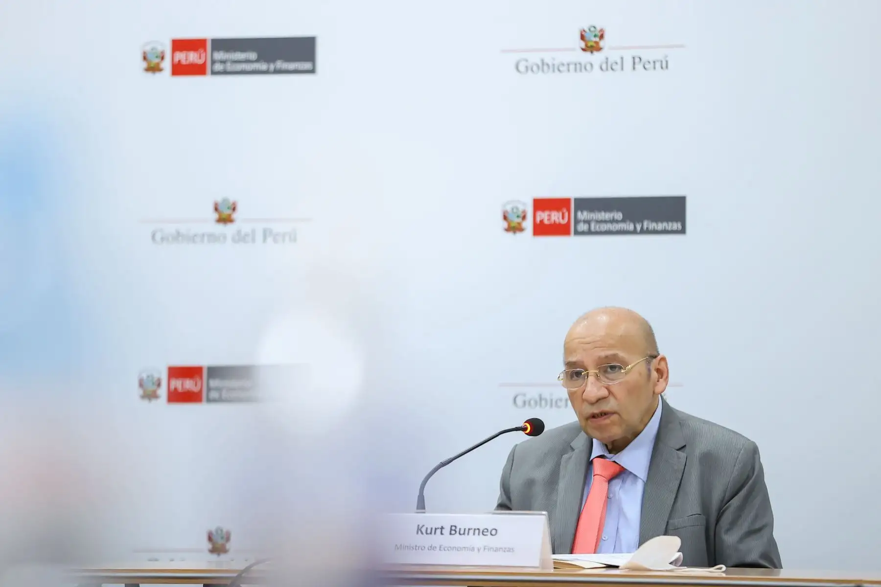 El ministro de Economía y Finanzas, Kurt Burneo, acompañado por los viceministros de Economía, Alex Contreras, y el viceministro de Hacienda, Armando Calderón, presentan el Plan de Impulso al Crecimiento Económico denominado “Impulso Perú”, que tiene por objetivo reactivar la economía, fomentando la inversión pública y privada, generando mayor empleo. Foto: ANDINA/Andrés Valle