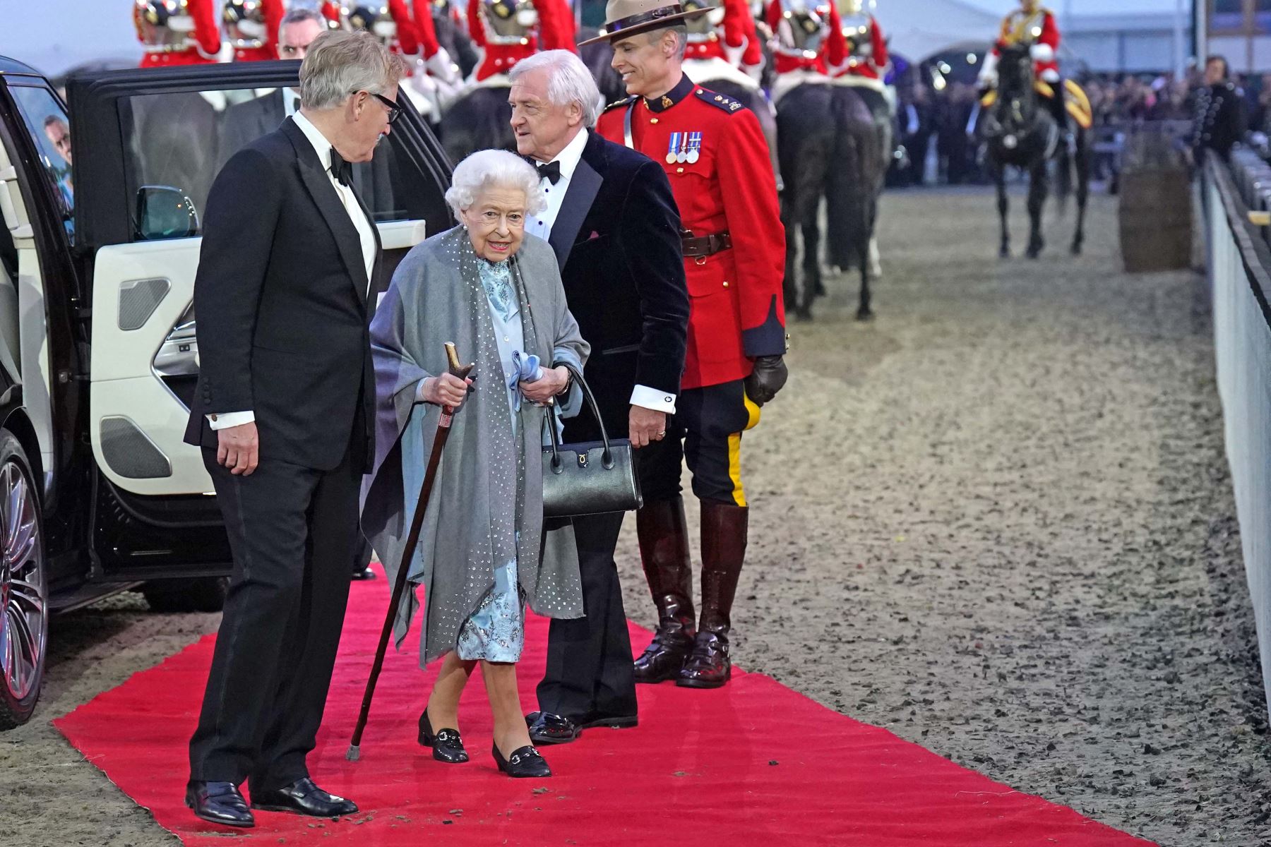 La reina Isabel II de Gran Bretaña llega para la celebración del Jubileo de Platino "A Gallop Through History" en el Royal Windsor Horse Show en el Castillo de Windsor. Foto: AFP