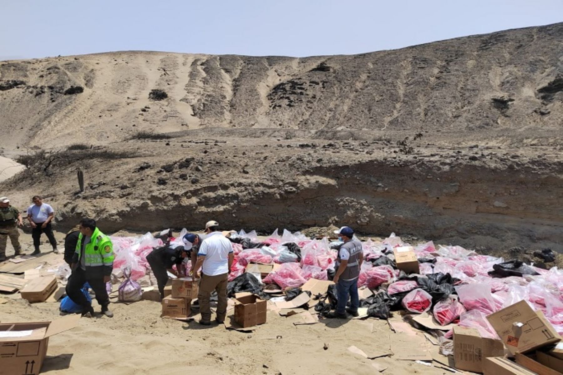 La Libertad:Sucamec y PNP destruyen 6 toneladas de explosivos decomisados a minería ilegal