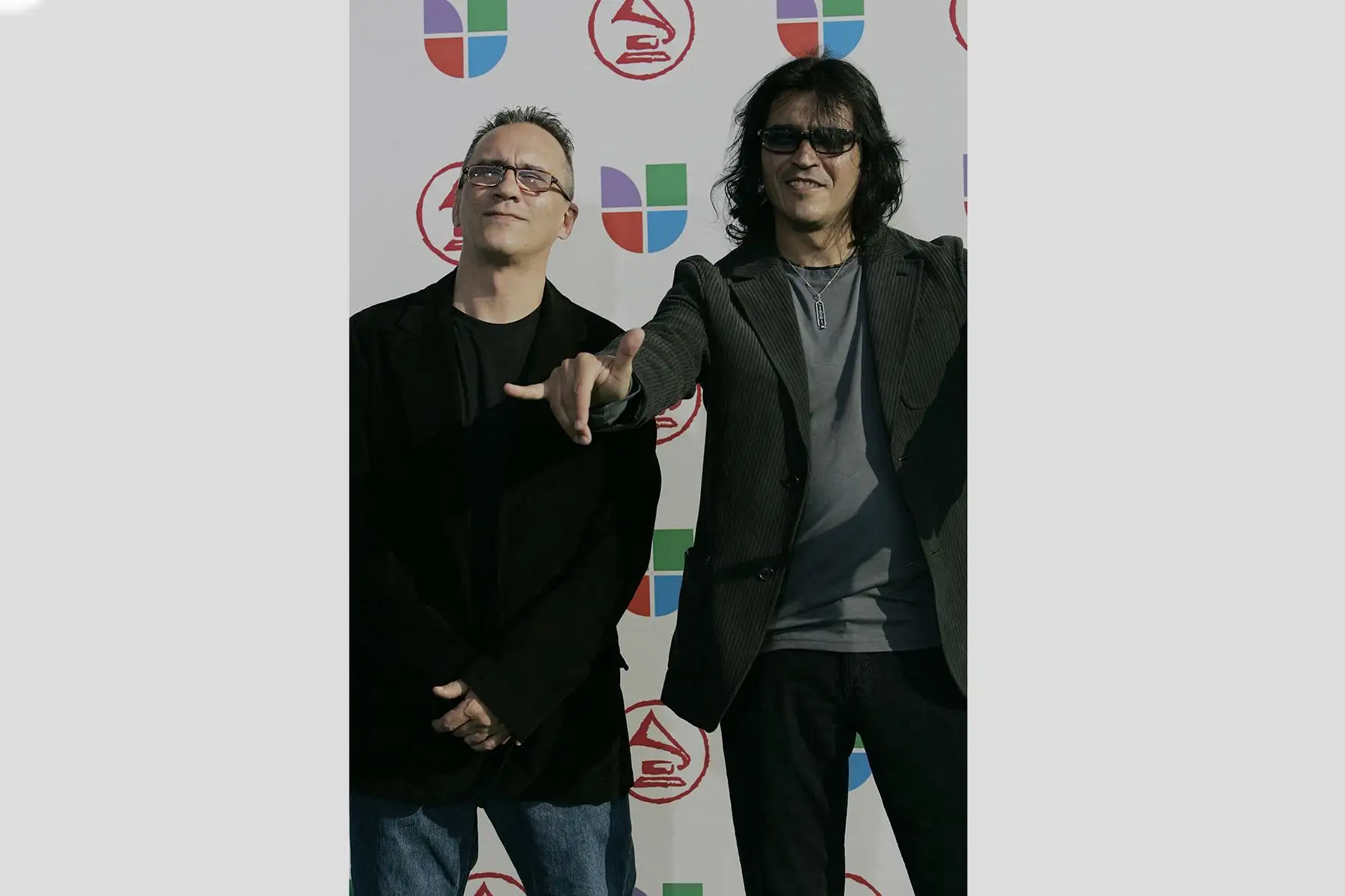 Marciano Cantero y Felipe Staiti,  del grupo de rock Enanitos Verdes, llegan para la entrega anual del Latin Grammy el 3 de noviembre de 2005, en el Shrine Auditorium de Los Ángeles, California. Foto: AFP