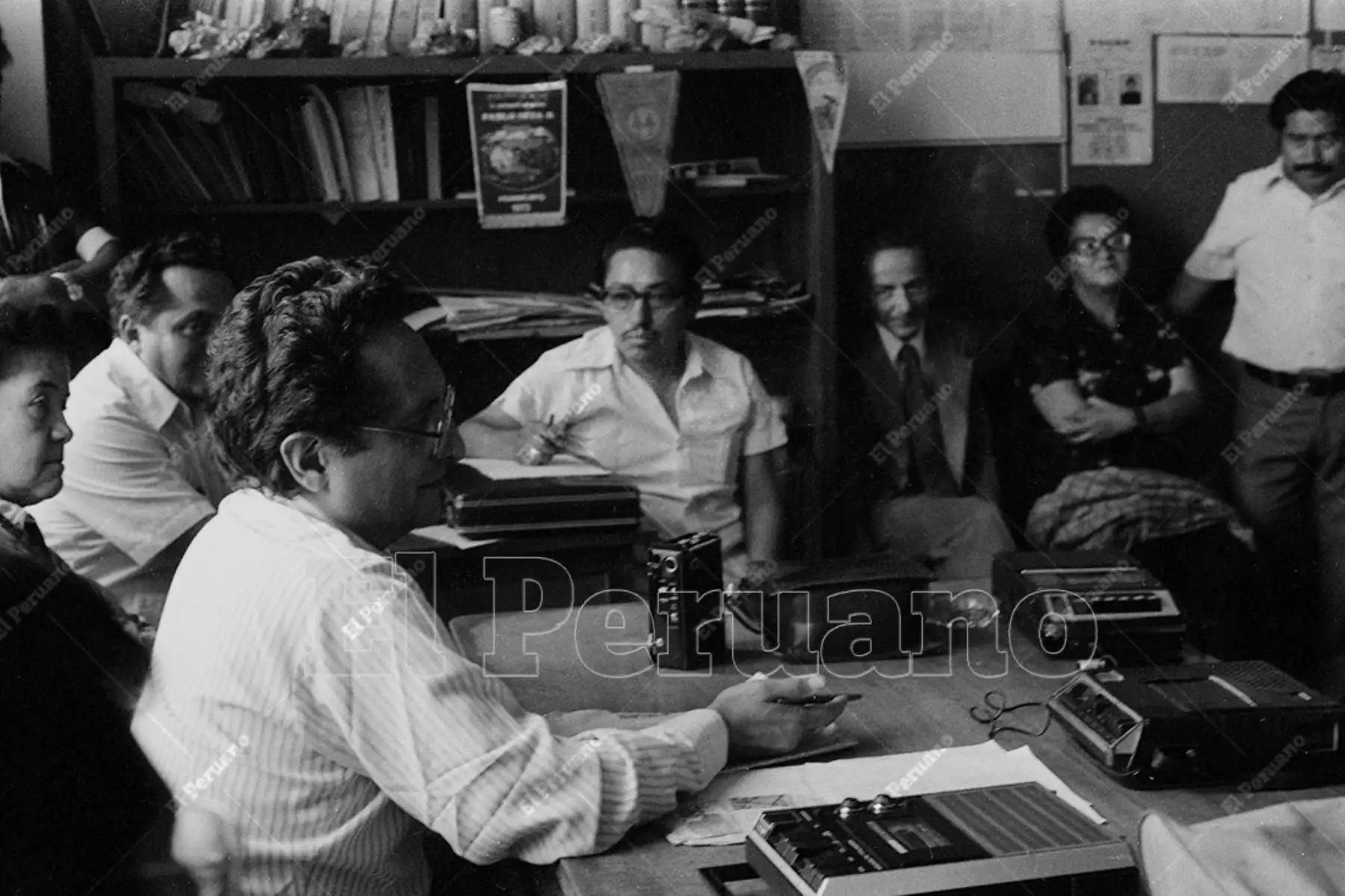Lima - 05 mayo 1980 / El escritor Manuel Scorza se presenta como candidato a la vicepresidencia del Perú por  el Frente Obrero Campesino Estudiantil y Popular (FOCEP) en las elecciones de 1980. Foto: Archivo Histórico de El Peruano / Bernabé Wong