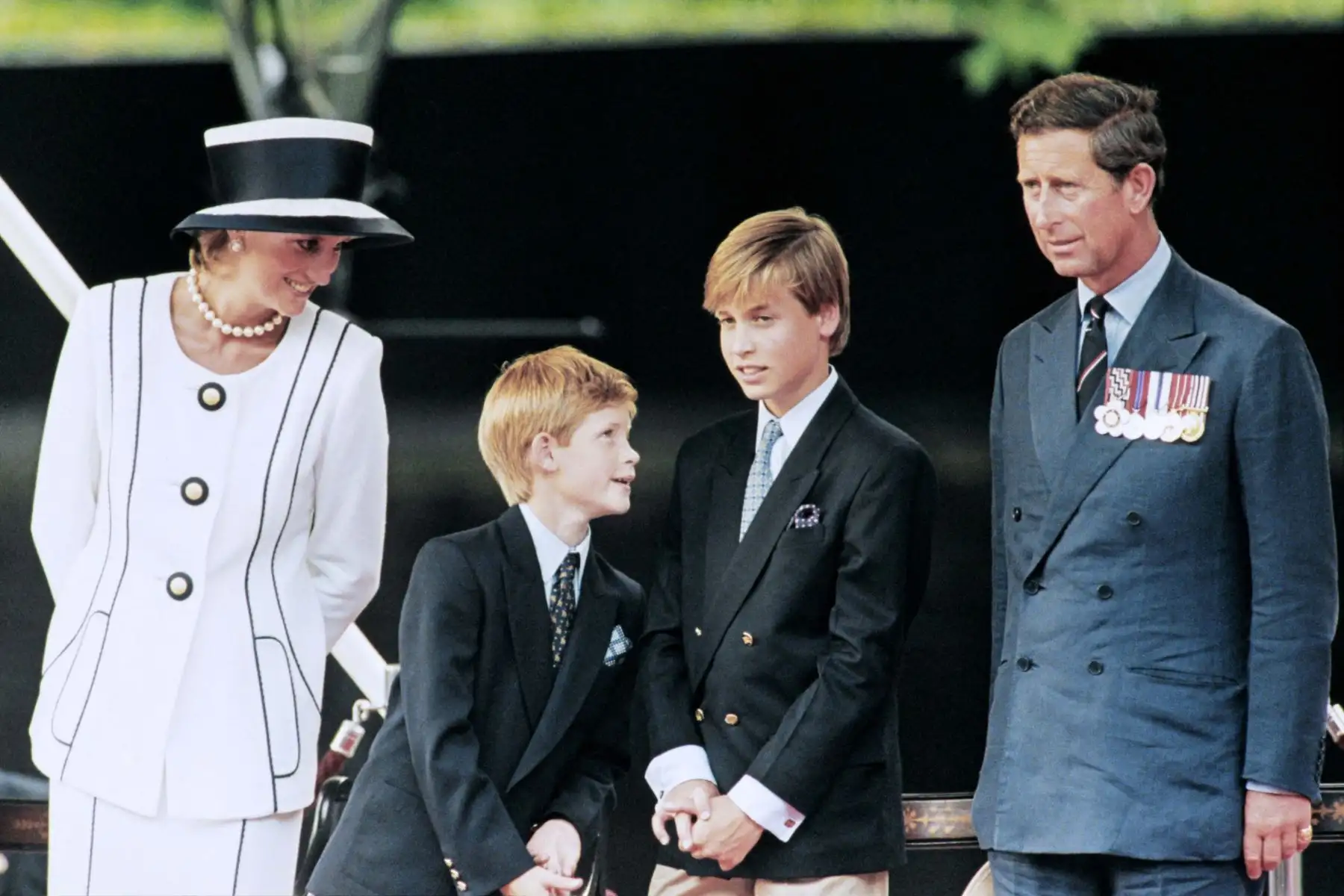 En esta foto de archivo tomada el 19 de agosto de 1995, el príncipe Carlos, la princesa Diana y sus hijos William  y Harry. Foto: AFP