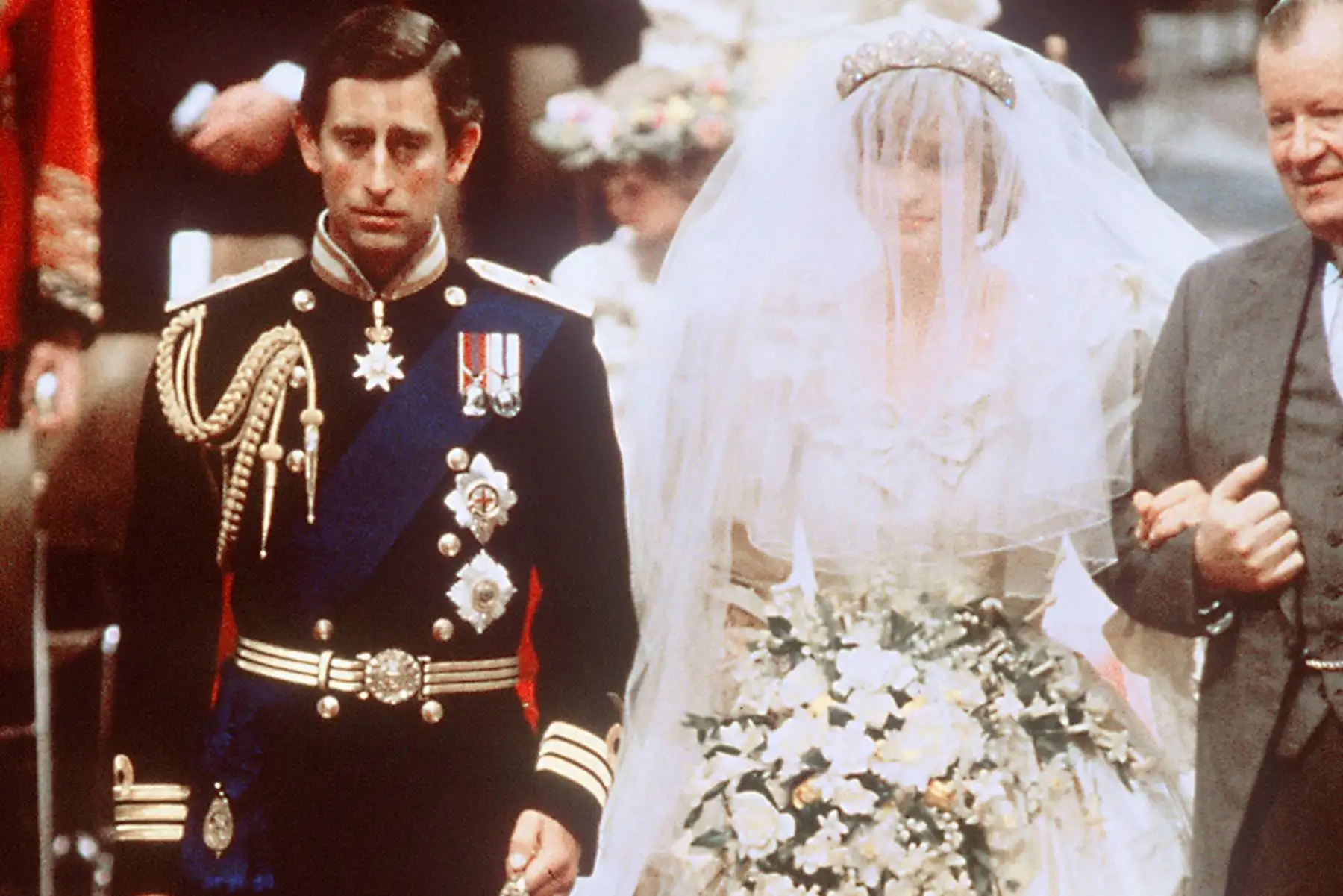 29 de julio de 1981, Lady Diana, la Princesa de Gales y el Príncipe Carlos de Gales asisten a su boda en la Catedral de St Paul en Londres. Foto: AFP
