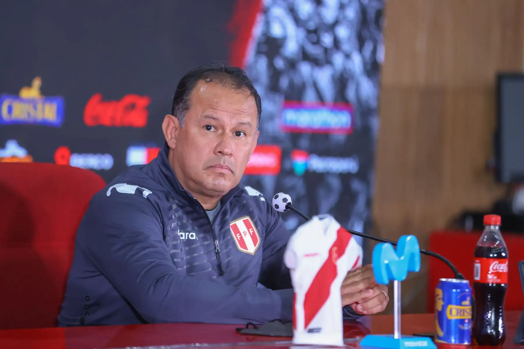 El entrenador de la selección peruana, Juan Reynoso, anuncia su primera lista de convocados en la selección peruana para los cotejos amistosos contra México y El Salvador. Foto: ANDINA/Andrés Valle