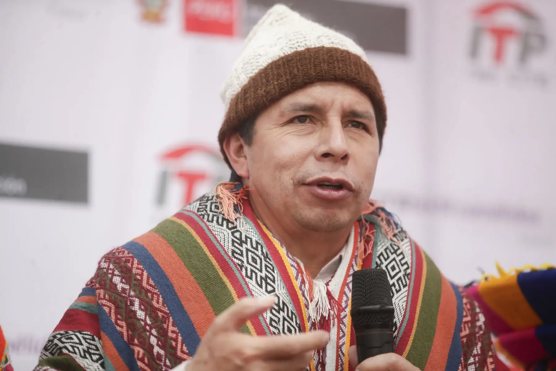 Presidente de la República, Pedro Castillo inspecciona las instalaciones del CITEtextil Camélidos Cusco y se reúne con dirigentes alpaqueros de la región.
Foto: ANDINA/Prensa Presidencia