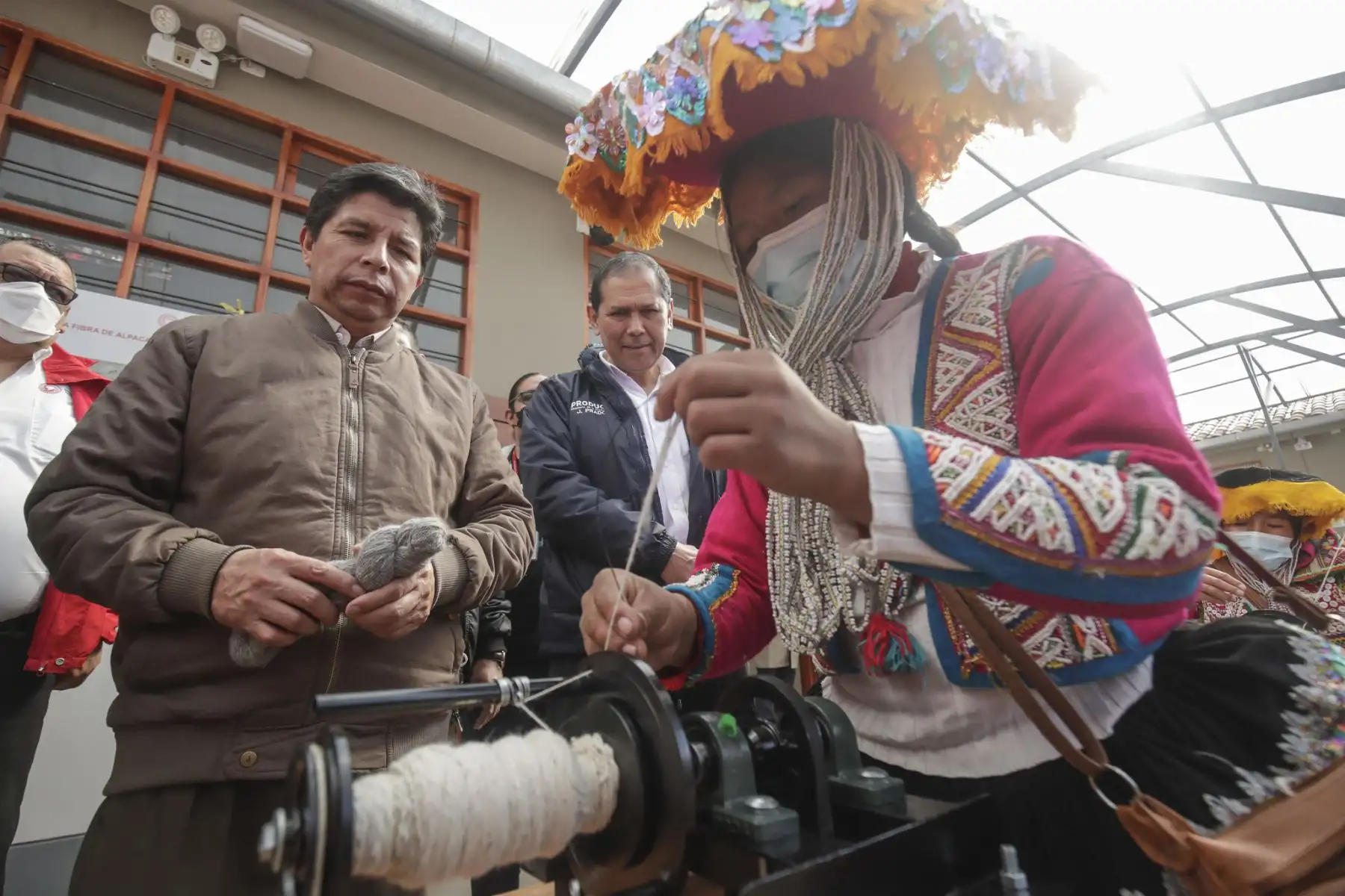 Presidente de la República, Pedro Castillo inspecciona las instalaciones del CITEtextil Camélidos Cusco y se reúne con dirigentes alpaqueros de la región.
Foto: ANDINA/Prensa Presidencia