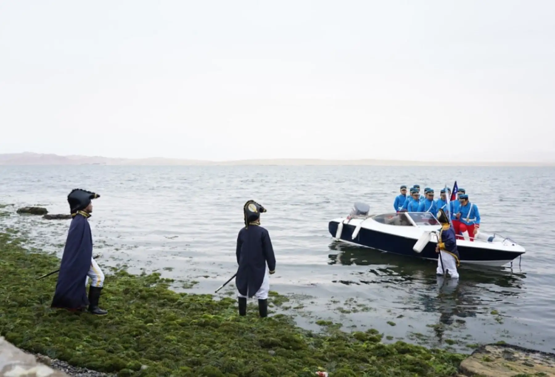 El distrito de Paracas del departamento de Ica conmemoró con una solemne ceremonia el 202 aniversario del desembarco de la Expedición Libertadora, comandada por el general José de San Martín, en la bahía de Paracas.