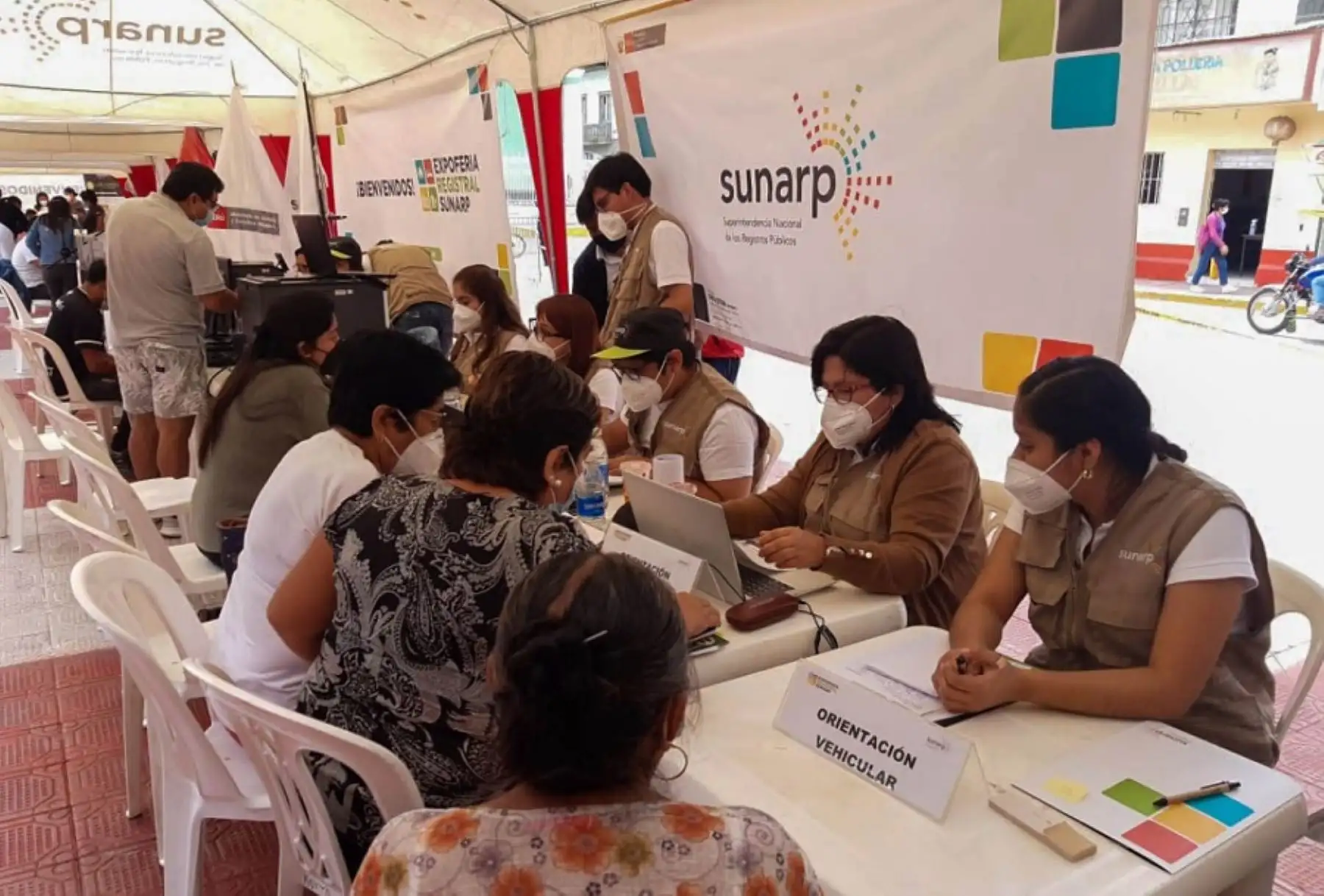 El Consejo Directivo 2022-2024 del Comité Provincial del Vaso de Leche de la provincia de Tambopata, fue inscrito en el Registro de Personas Jurídicas de la Sunarp durante la Expoferia Registral que la Sunarp organizó en la Plaza de Armas de la ciudad de Puerto Maldonado, capital de la región Madre de Dios,