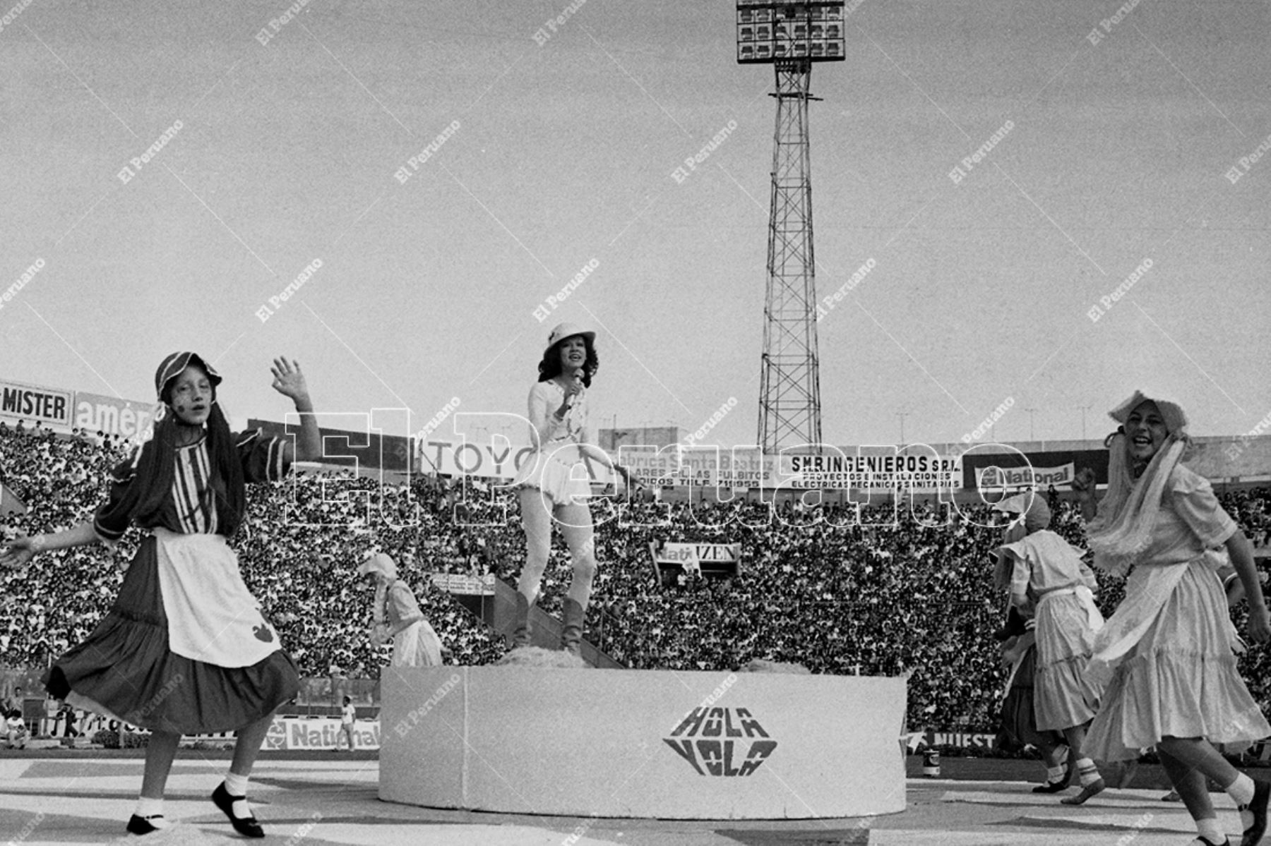 Lima - 5 setiembre 1981. Concierto de la animadora infantil Yola Polastri, en el estadio de Alianza Lima. Foto: Archivo Histórico de El Peruano / Leoncio Mariscal