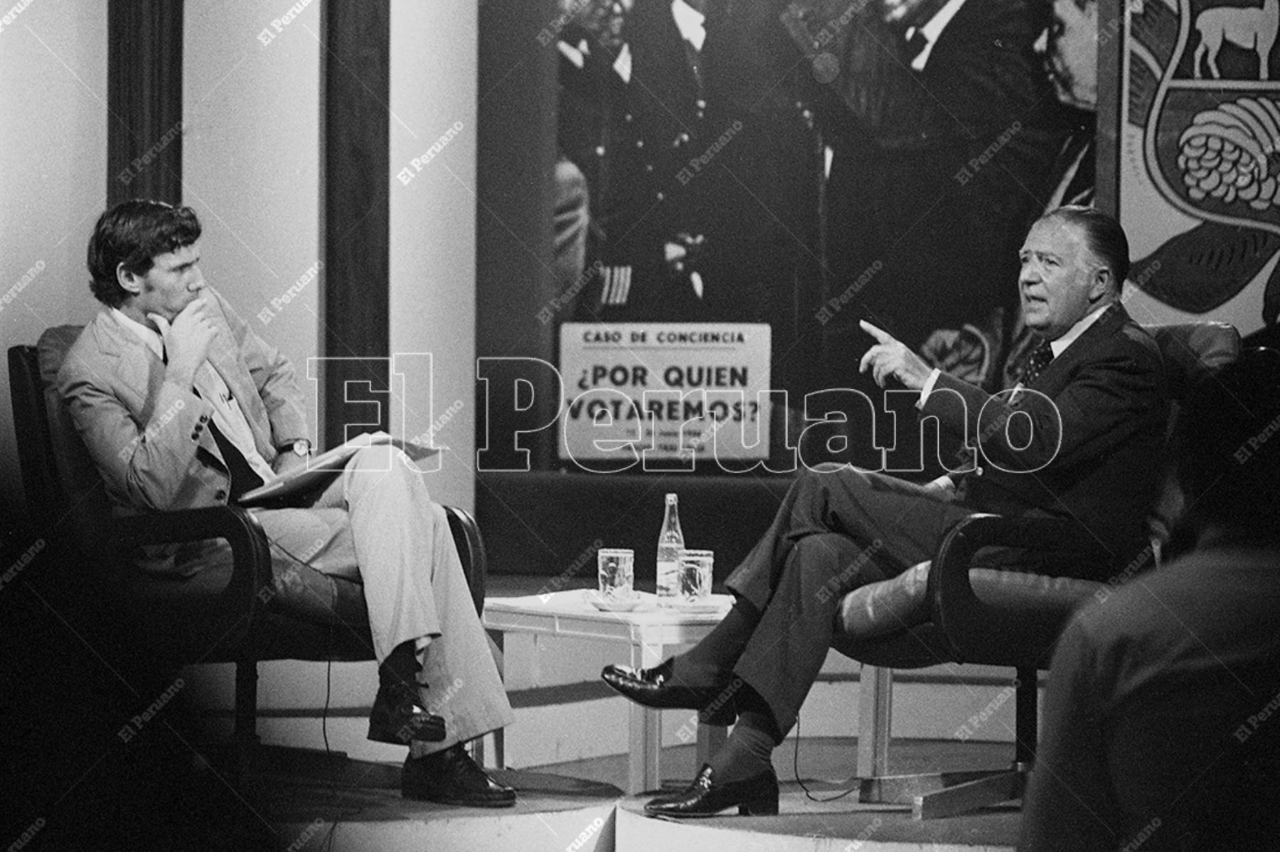 Lima - 18 diciembre 1978. Entrevista al expresidente Fernando Belaúnde Terry en el programa Contacto Directo que conducía el periodista Alfredo Barnechea. Foto: Archivo Histórico de El Peruano / Leoncio Mariscal