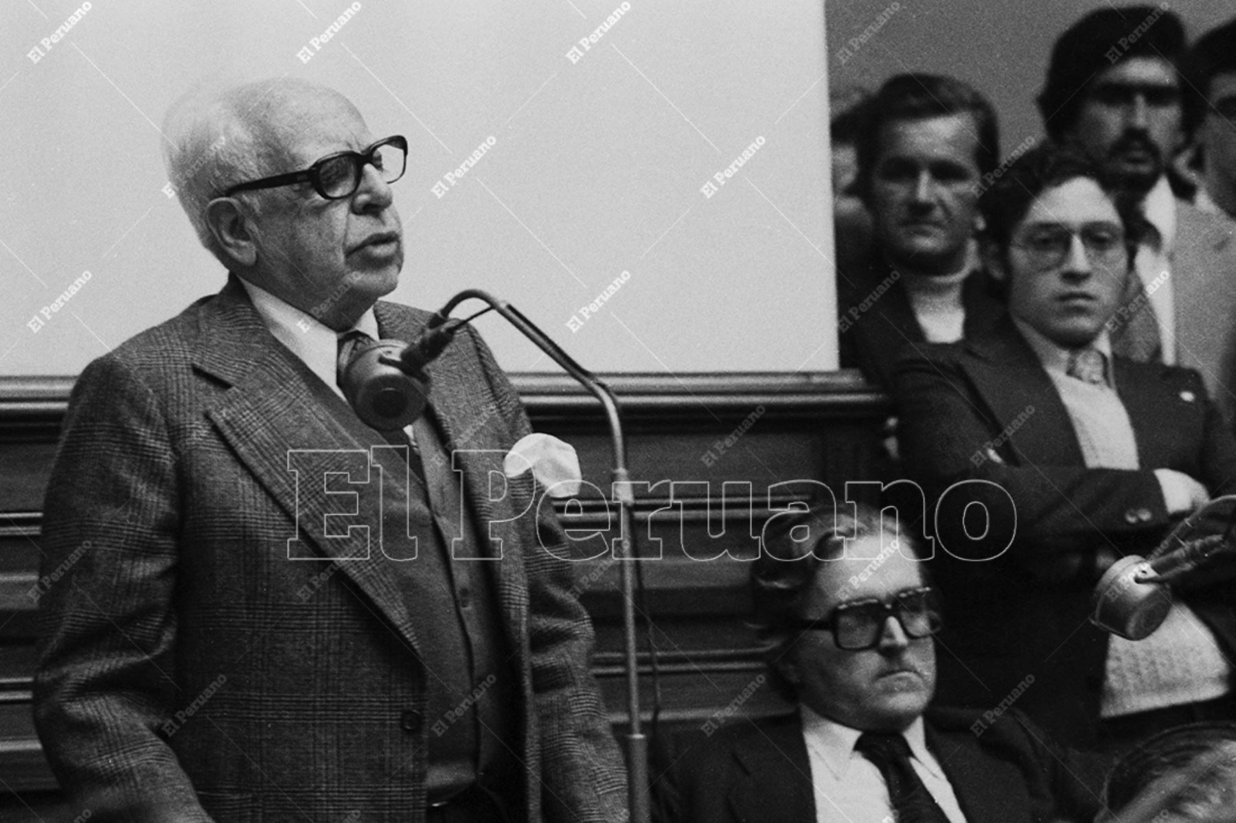 Lima - 15 agosto 1978 / Luis Alberto Sánchez, representante del Partido Aprista Peruano (PAP) y presidente de la Comisión Pluripartidaria encargado de elaborar el reglamento interno de la Asamblea Constituyente. Foto: Archivo Histórico de El Peruano / Leoncio Mariscal