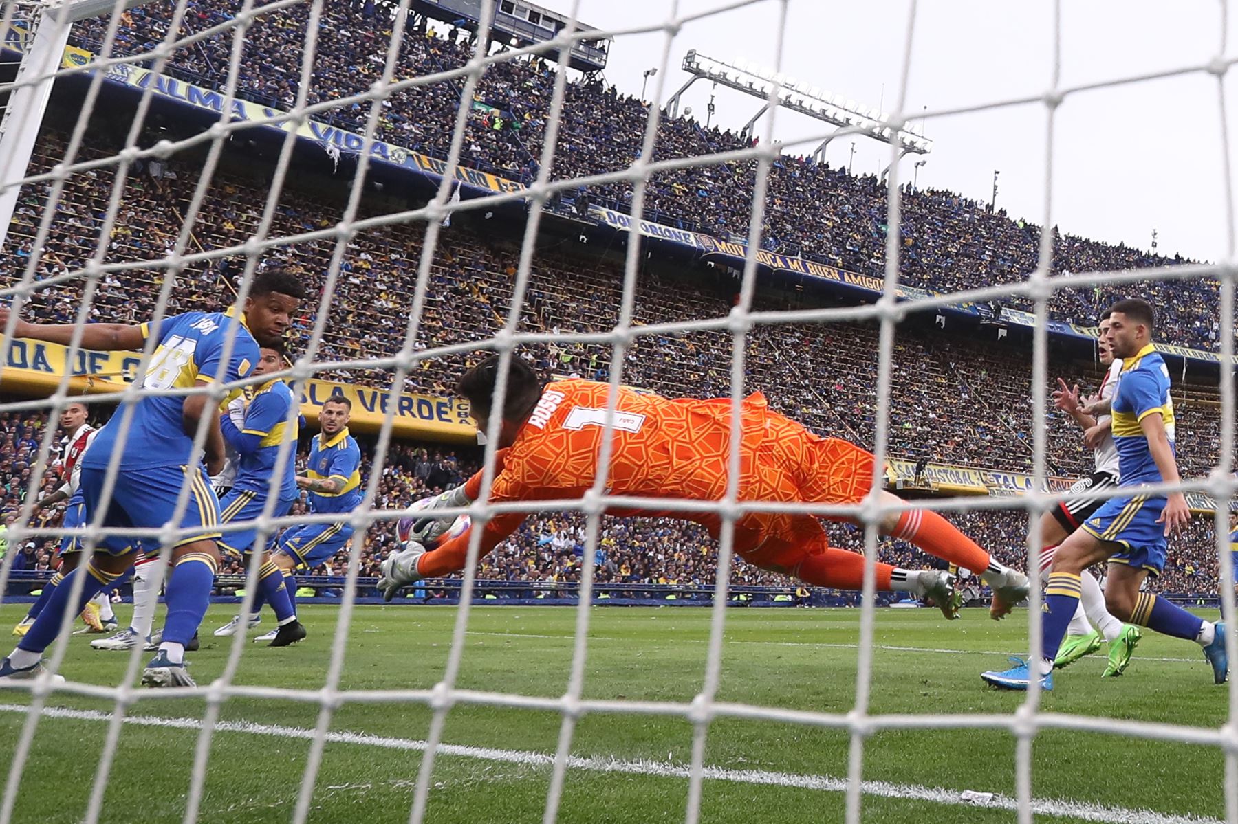 Boca vence 1-0 a River en el Superclásico del fútbol argentino