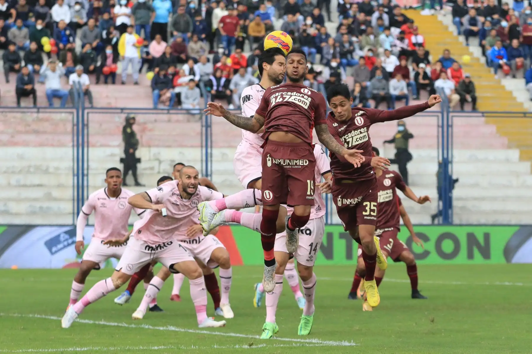 Universitario enfrenta a ante Sport Boys por la jornada 11 del Torneo Clausura de la Liga 1, en el Estadio Iván Elías Moreno. Foto: Liga 1