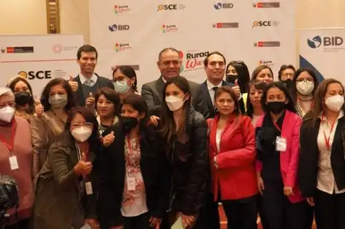 Mujeres líderes de mypes participantes en el primer encuentro de negocios Ruraq Warmi 2022. Foto: Cortesía.