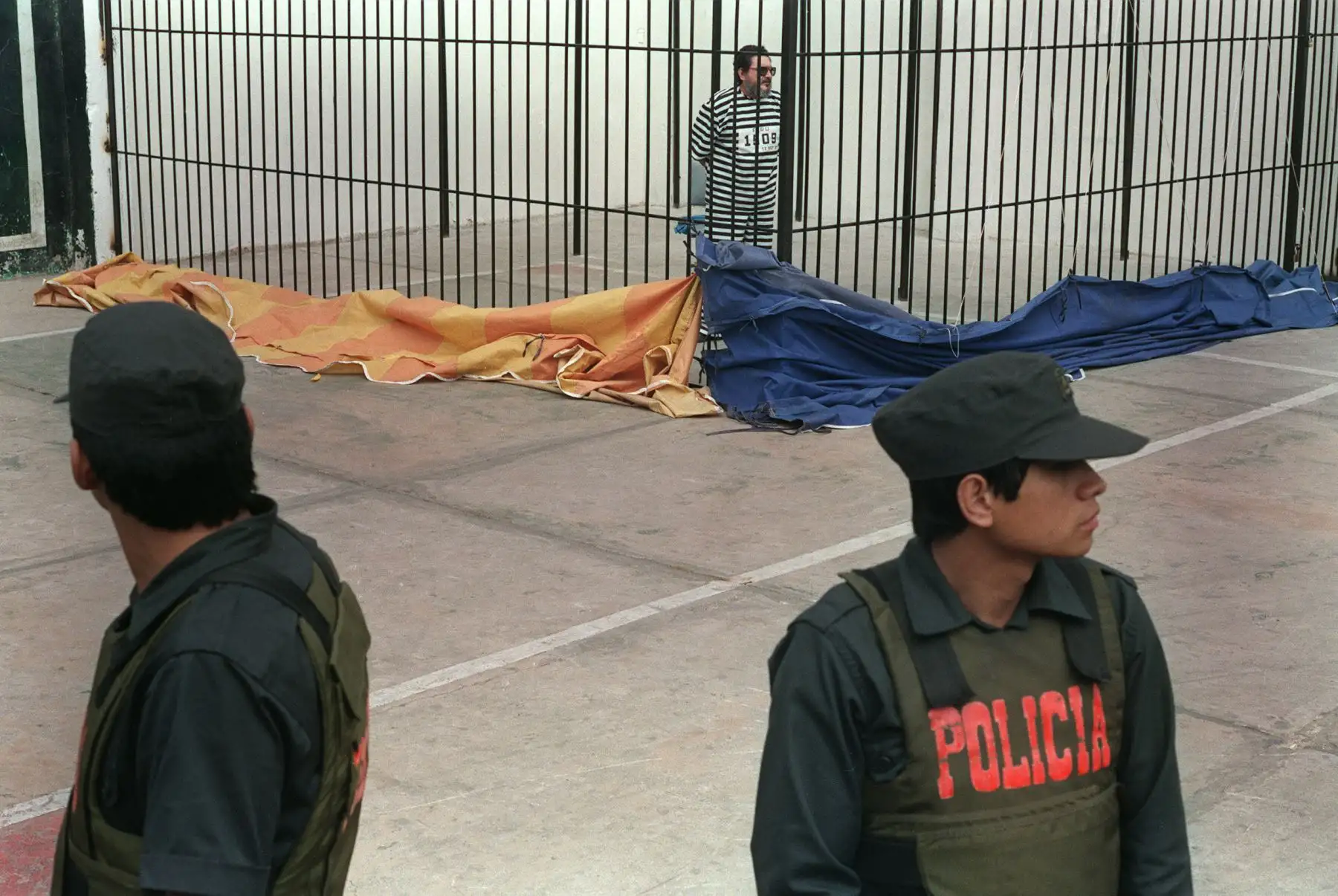 El 12 de setiembre de 1992, durante la “Operación Victoria”, fue capturado Abimael Guzmán Reynoso, cabecilla de Sendero Luminoso, organización terrorista que sumió al Perú en una de las etapas más violentas de su historia. Han pasado 33 años desde ese hecho, que marcó un punto de quiebre en la lucha contra el terrorismo. Según la Comisión de la Verdad y Reconciliación, Sendero fue responsable de más de 31,000 muertes y miles de desplazados. Foto: ANDINA/Archivo