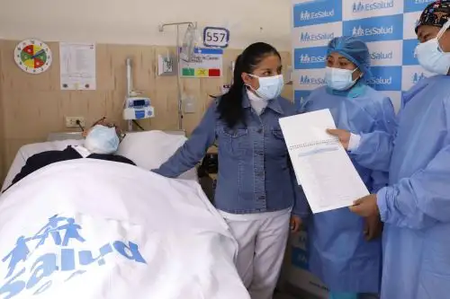 En el año 2021, nosocomio dio de alta a 72.000 pacientes hospitalizados, de los cuales el 20 % presentó riesgos de escaras, la mayoría infectados con covid-19. Foto: ANDINA/Andrés Valle