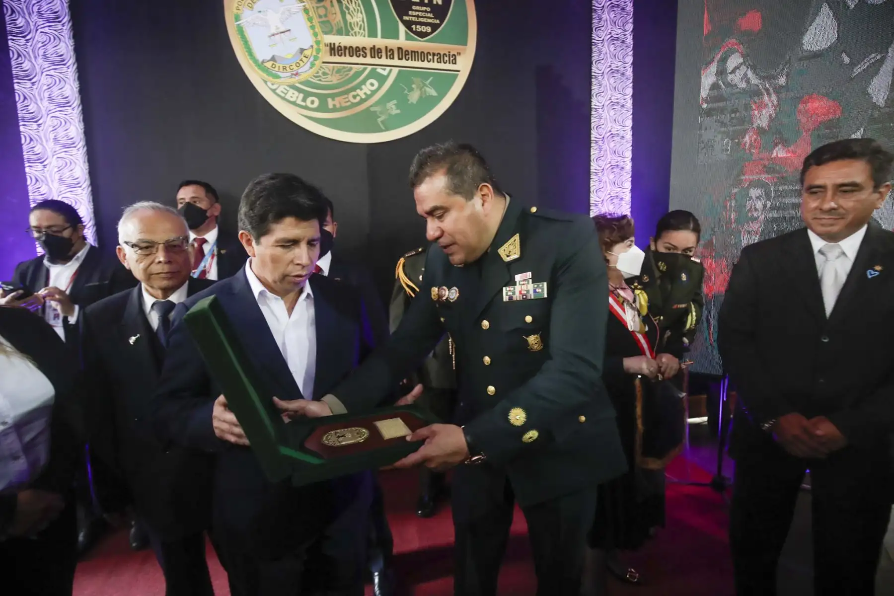 Presidente de la República, Pedro Castillo lidera ceremonia por el Día de los Defensores de la Democracia.
Foto: ANDINA/Prensa Presidencia