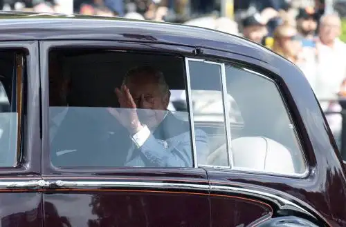 Carlos III planea una monarquía más austera y reducida