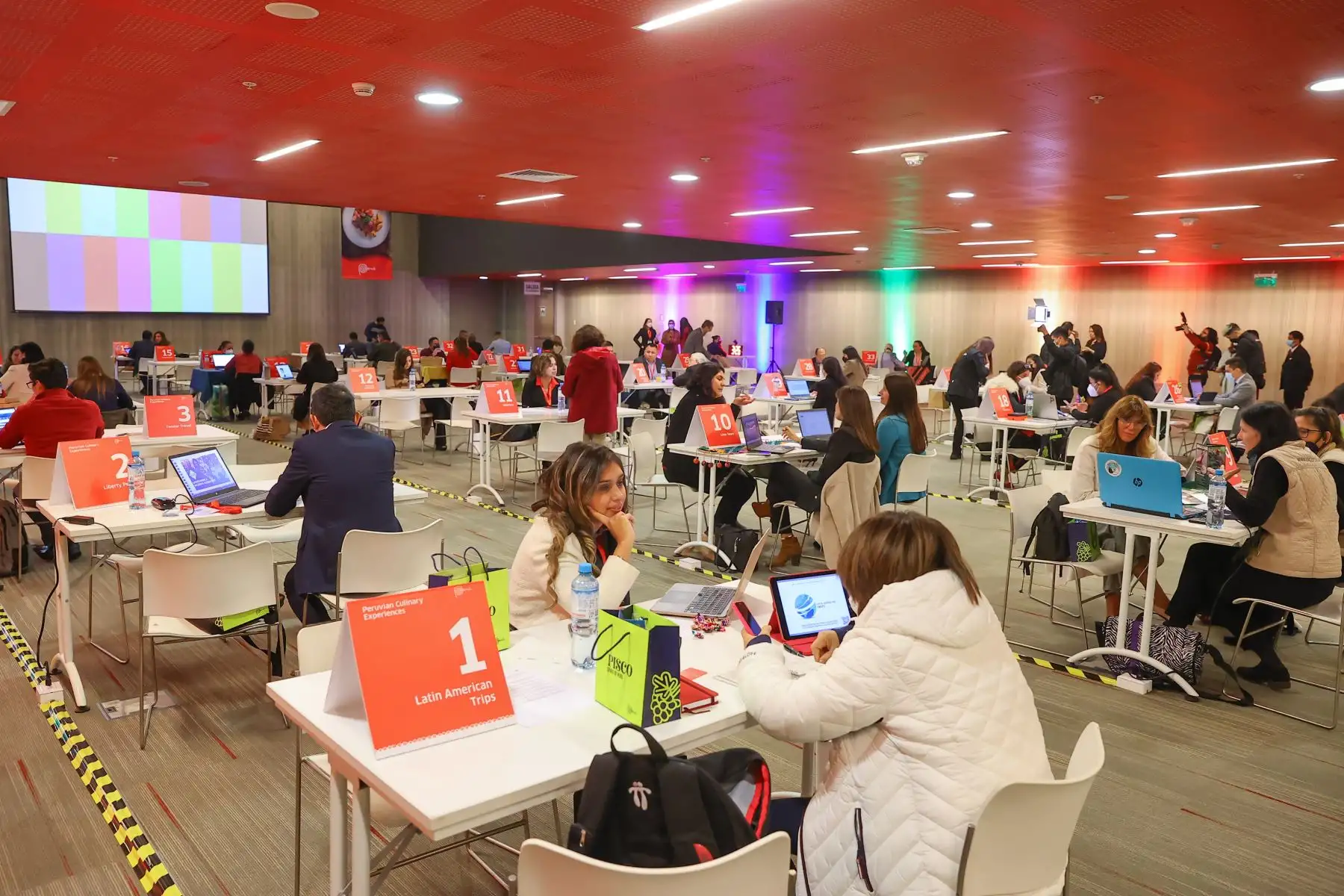 El encuentro cuenta con la participación de 35 empresas nacionales del sector que ofrecen una variedad de ofertas enfocadas al turismo grastronómico a paises como España, Francia, Estados Unidos, México, Brasil, Chile, Ecuador, Colombia y Argentina. 
Foto: ANDINA/ Andrés Valle