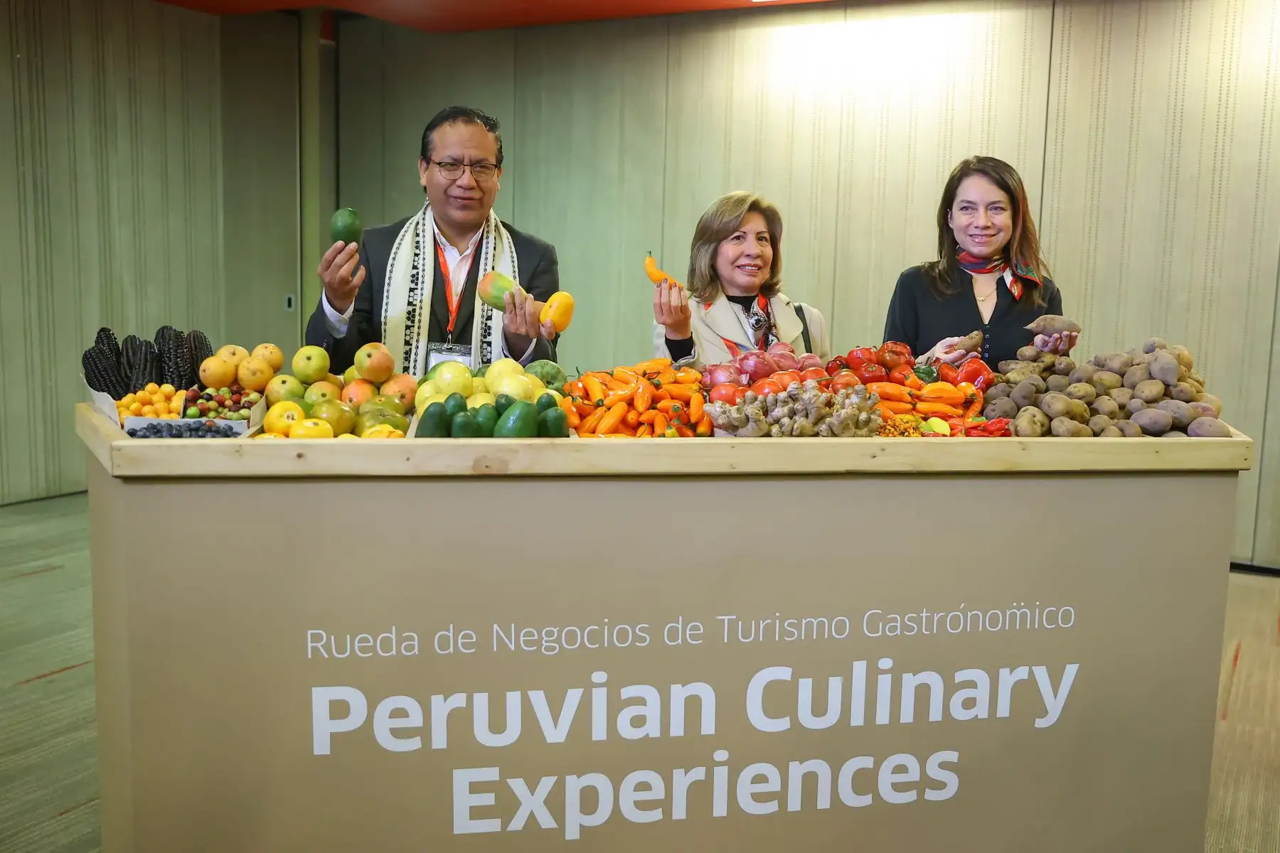 El ministro de Comercio Exterior y Turismo, Roberto Sánchez, y la presidenta ejecutiva de PROMPERÚ, Amora Carbajal, inauguran,  la primera rueda de internacional de negocios turismo gastronómico. Foto: ANDINA/ Andrés Valle