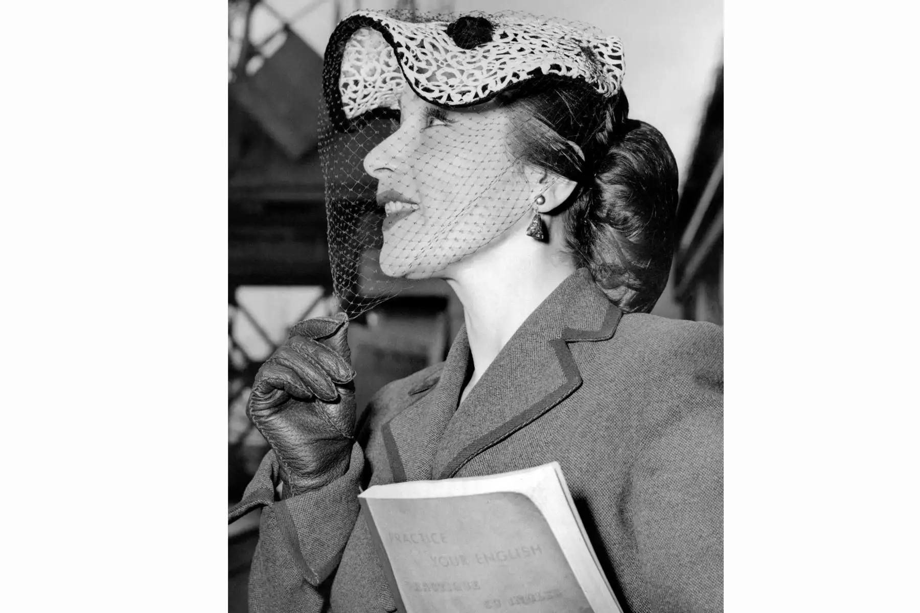 Foto de archivo, la soprano peruana Yma Sumac llega a Southampton el 27 de mayo de 1952. Foto. AFP