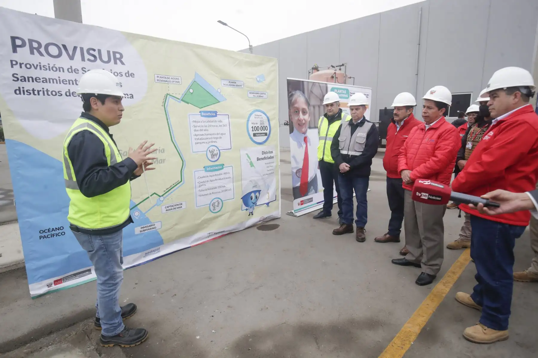 Jefe de Estado Pedro Castillo inspecciona funcionamiento de planta desalinizadora y tratamiento de aguas residuales del proyecto PROVISUR. Foto: ANDINA/ Prensa Presidencia