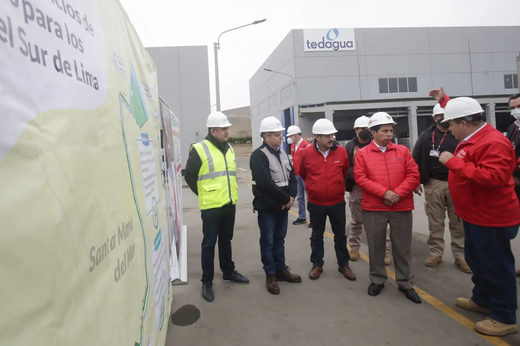 Jefe de Estado Pedro Castillo inspecciona funcionamiento de planta desalinizadora y tratamiento de aguas residuales del proyecto PROVISUR. Foto: ANDINA/ Prensa Presidencia