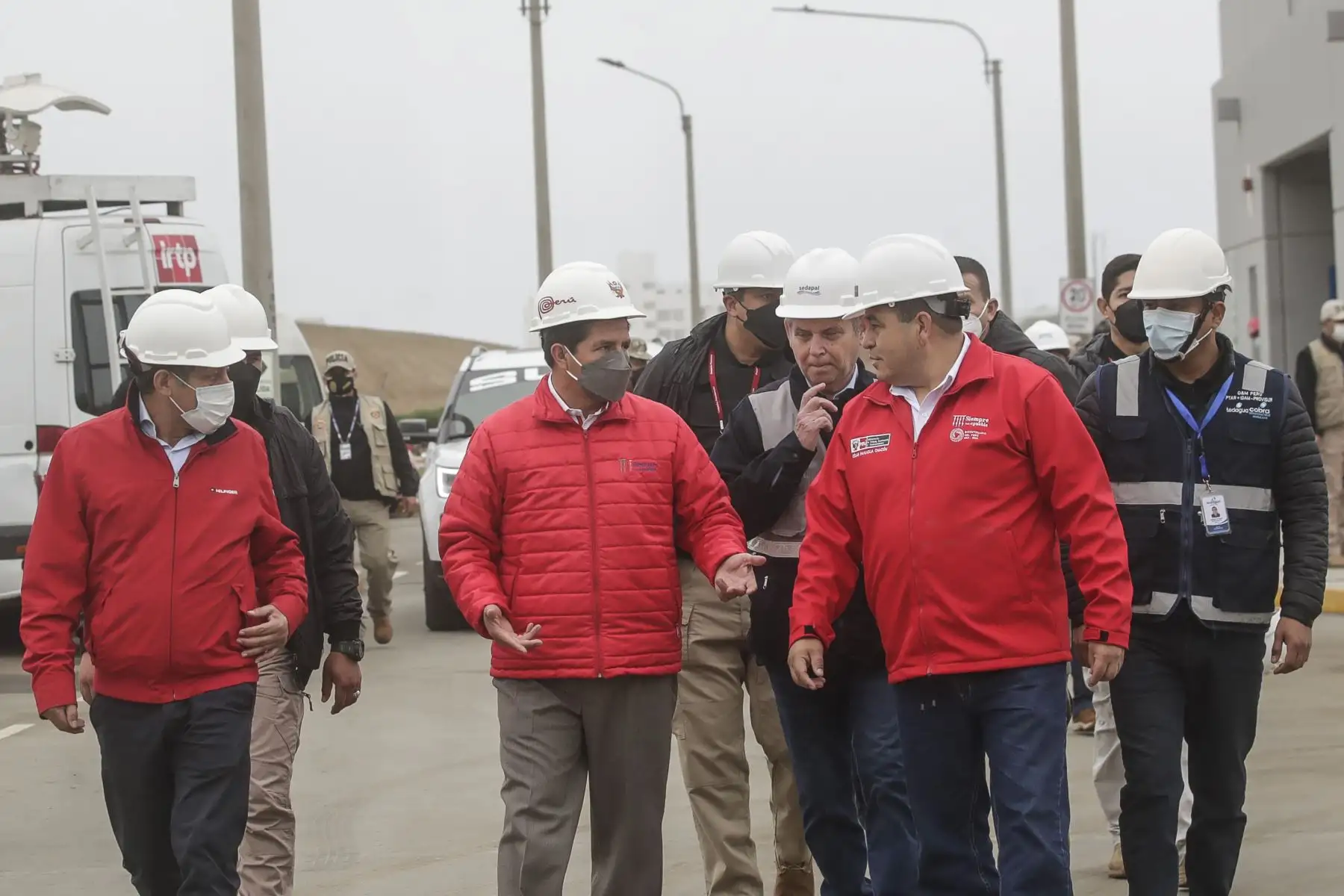 Jefe de Estado Pedro Castillo inspecciona funcionamiento de planta desalinizadora y tratamiento de aguas residuales del proyecto PROVISUR. Foto: ANDINA/ Prensa Presidencia