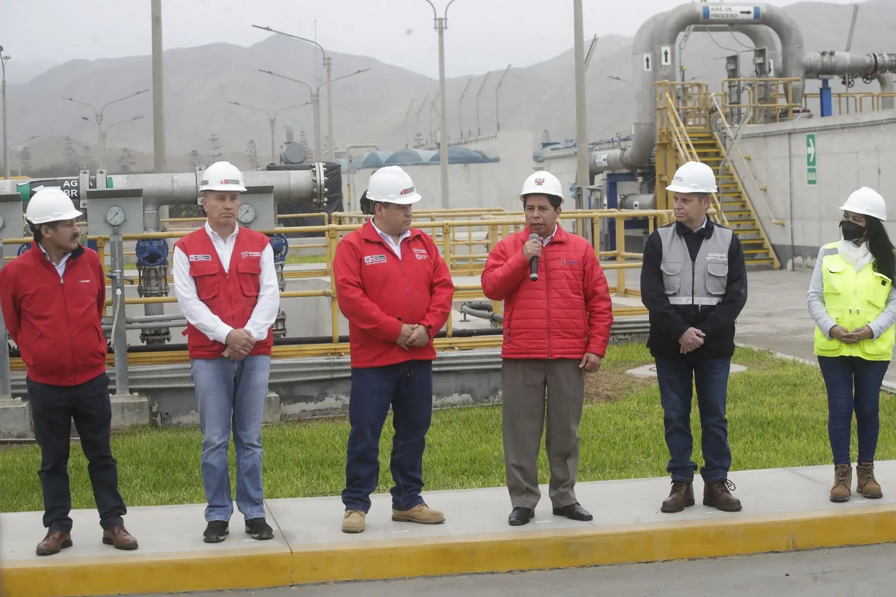Jefe de Estado Pedro Castillo inspecciona funcionamiento de planta desalinizadora y tratamiento de aguas residuales del proyecto PROVISUR. Foto: ANDINA/ Prensa Presidencia