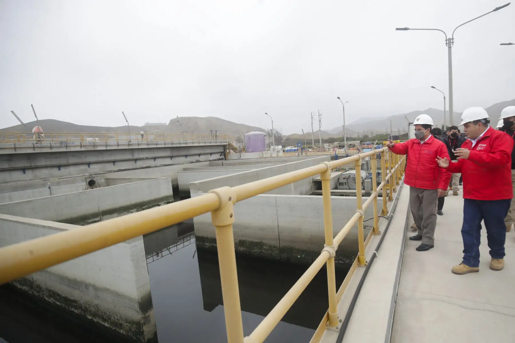 Jefe de Estado Pedro Castillo inspecciona funcionamiento de planta desalinizadora y tratamiento de aguas residuales del proyecto PROVISUR. Foto: ANDINA/ Prensa Presidencia