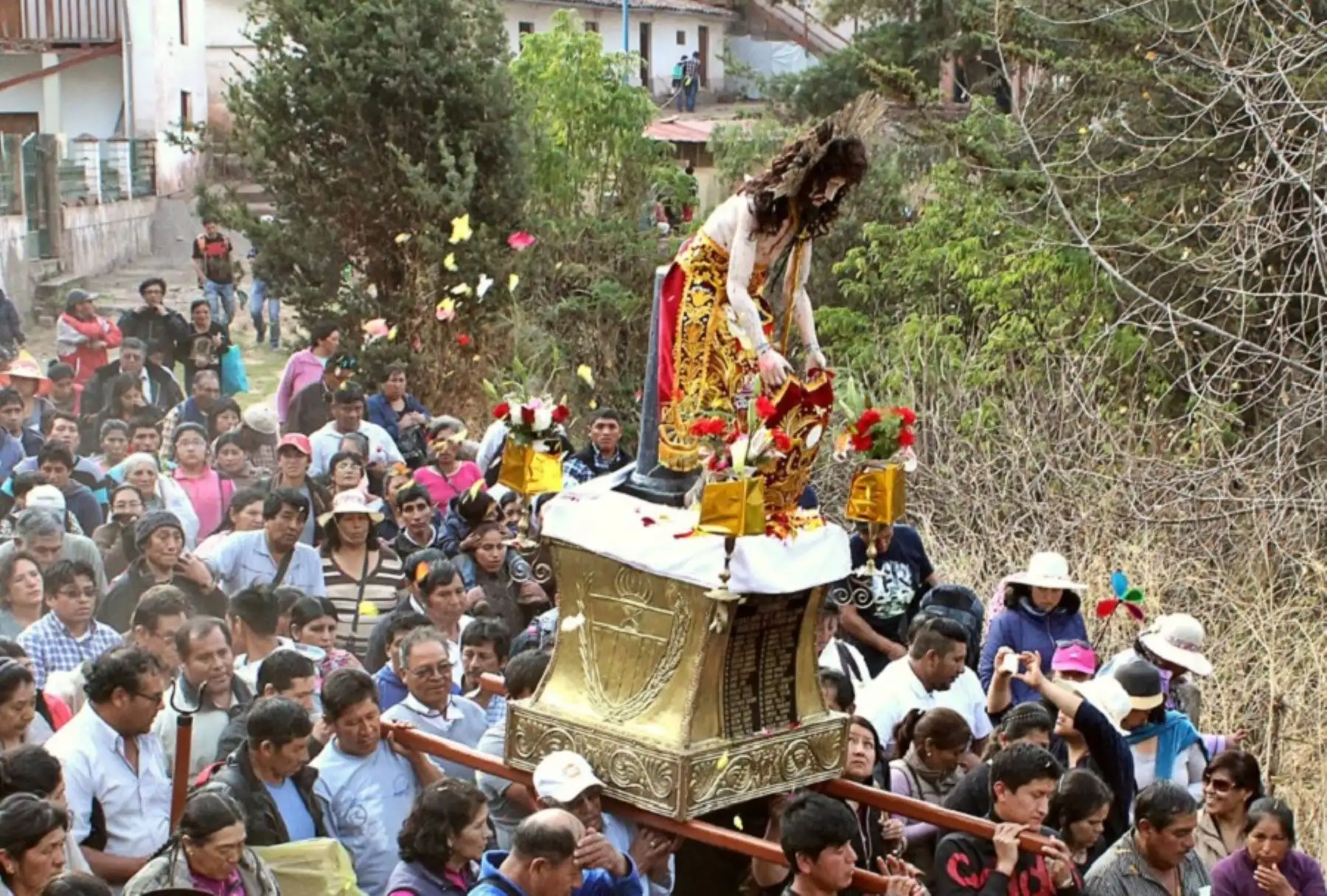 La Festividad en honor al Señor de Huanca y a la peregrinación a su santuario congrega en setiembre de cada año a una multitud de fieles que le rinden culto en una celebración cuya formidable expresión de sincretismo religioso e identidad cultural que le valió ser declarada en 2014 Patrimonio Cultural de la Nación. Foto: Facebook/Tradiciones cusqueñas.