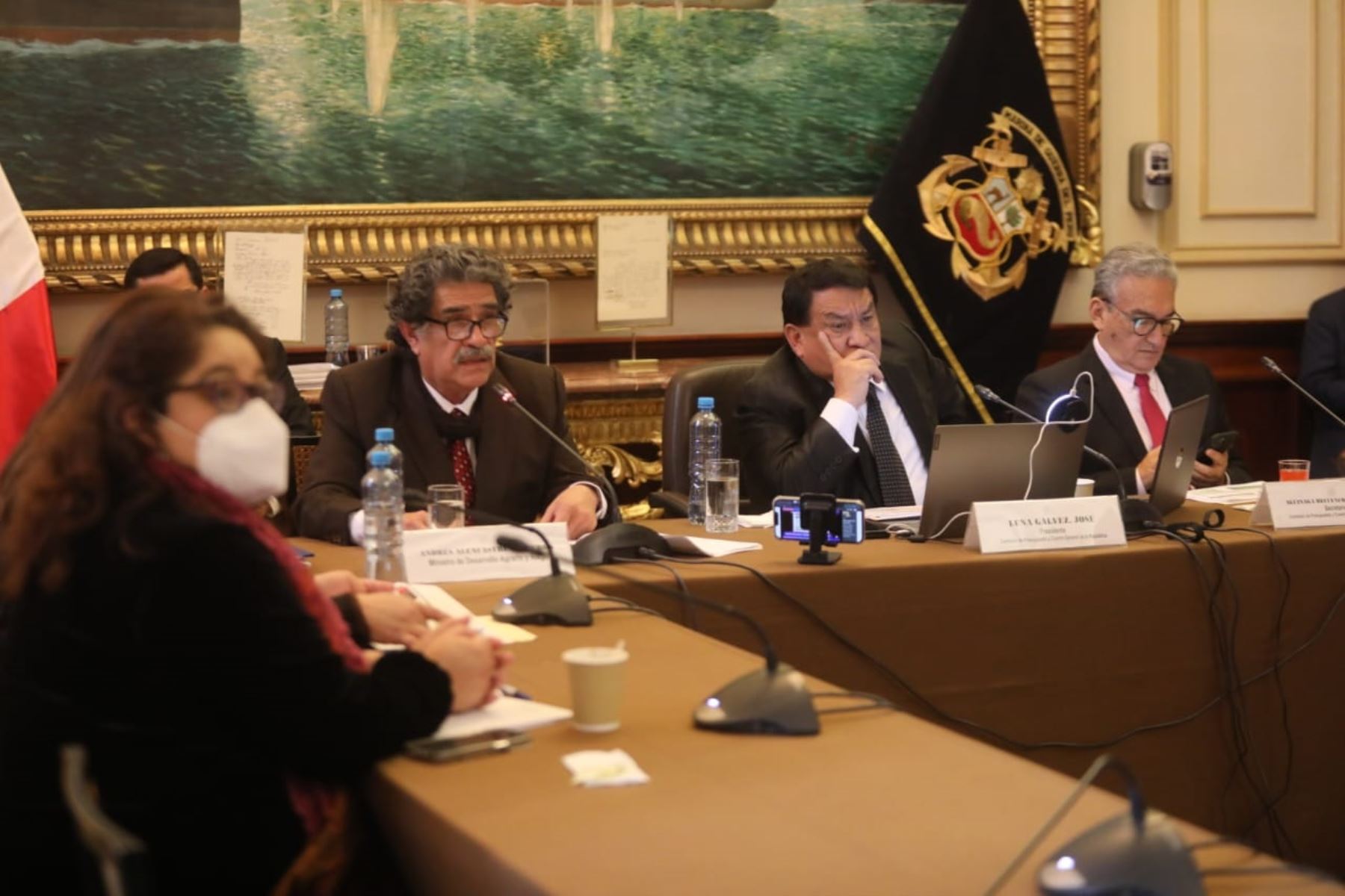 Ministro de Desarrollo Agrario y Riego, Andrés Alencastre, expone ante la Comisión de Presupuesto del Congreso de la República, el presupuesto de su pliego para el 2023. Foto: Cortesía.