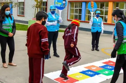 En el marco de la Semana de la Educación Vial, la ATU calcula que, gracias a esta iniciativa, 1,800 estudiantes participarán en las charlas y actividades lúdicas que desarrollará en siete centros educativos. ANDINA/ ATU