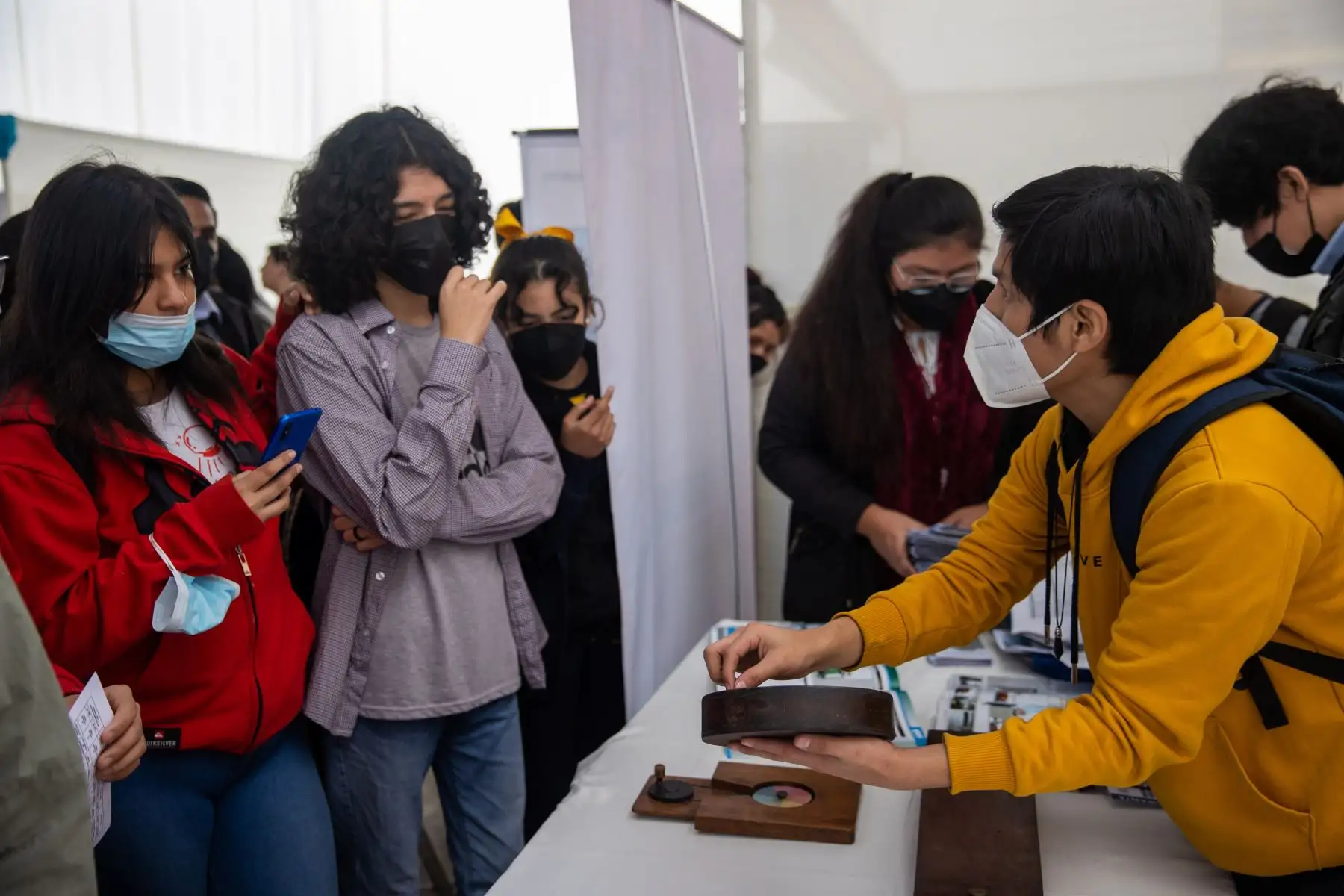 Después de casi tres años de pandemia, miles de estudiantes podrán participar del tradicional Encuentro Vocacional Universitaria que se realizará los días 14 y 15 de setiembre en la plaza Fray Tomás de San Martín en la Ciudad Universitaria en donde serán expuestas las bondades de las 66 escuelas profesionales que ofrece la Decana de América, buscando establecer un vínculo con estudiantes y padres de familia. Foto: ANDINA/Carla Patiño