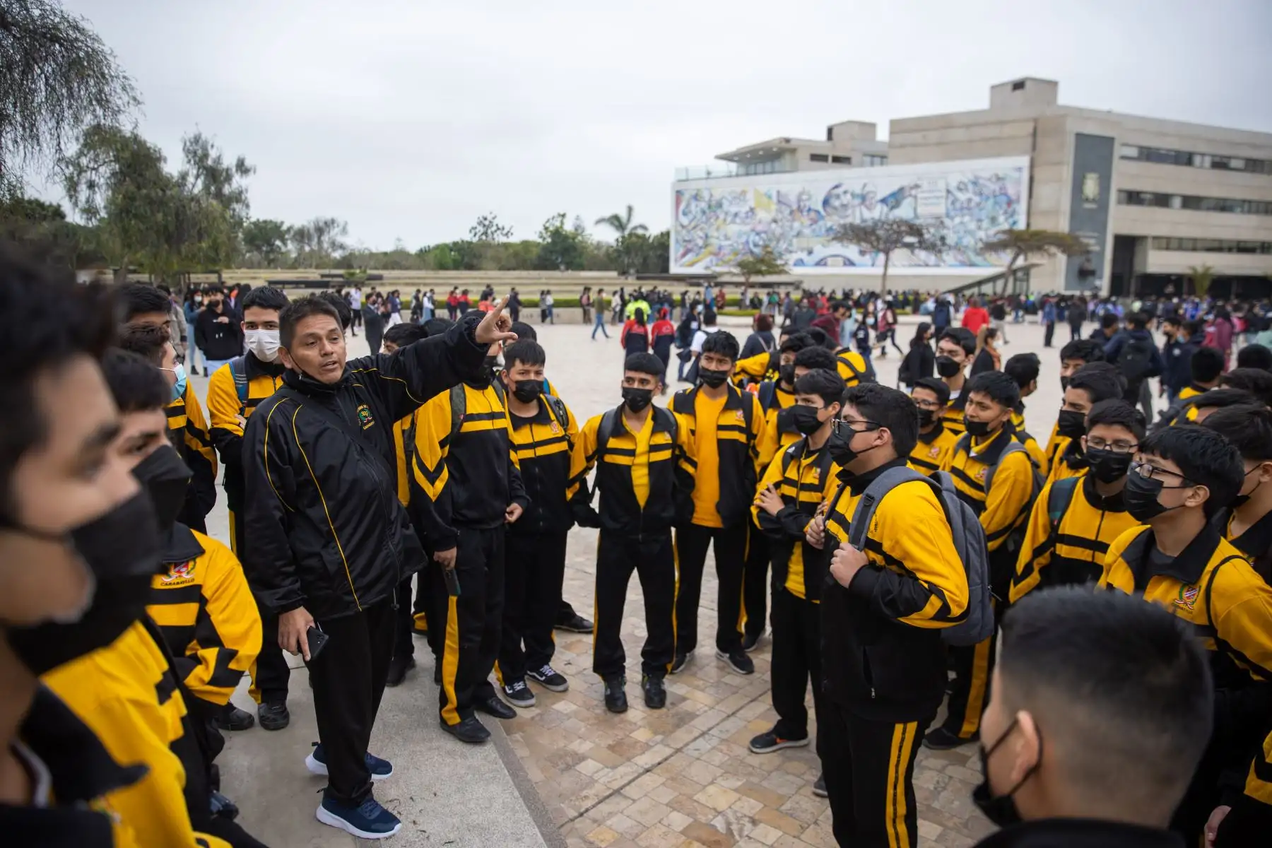 Después de casi tres años de pandemia, miles de estudiantes podrán participar del tradicional Encuentro Vocacional Universitaria que se realizará los días 14 y 15 de setiembre en la plaza Fray Tomás de San Martín en la Ciudad Universitaria en donde serán expuestas las bondades de las 66 escuelas profesionales que ofrece la Decana de América, buscando establecer un vínculo con estudiantes y padres de familia. Foto: ANDINA/Carla Patiño
