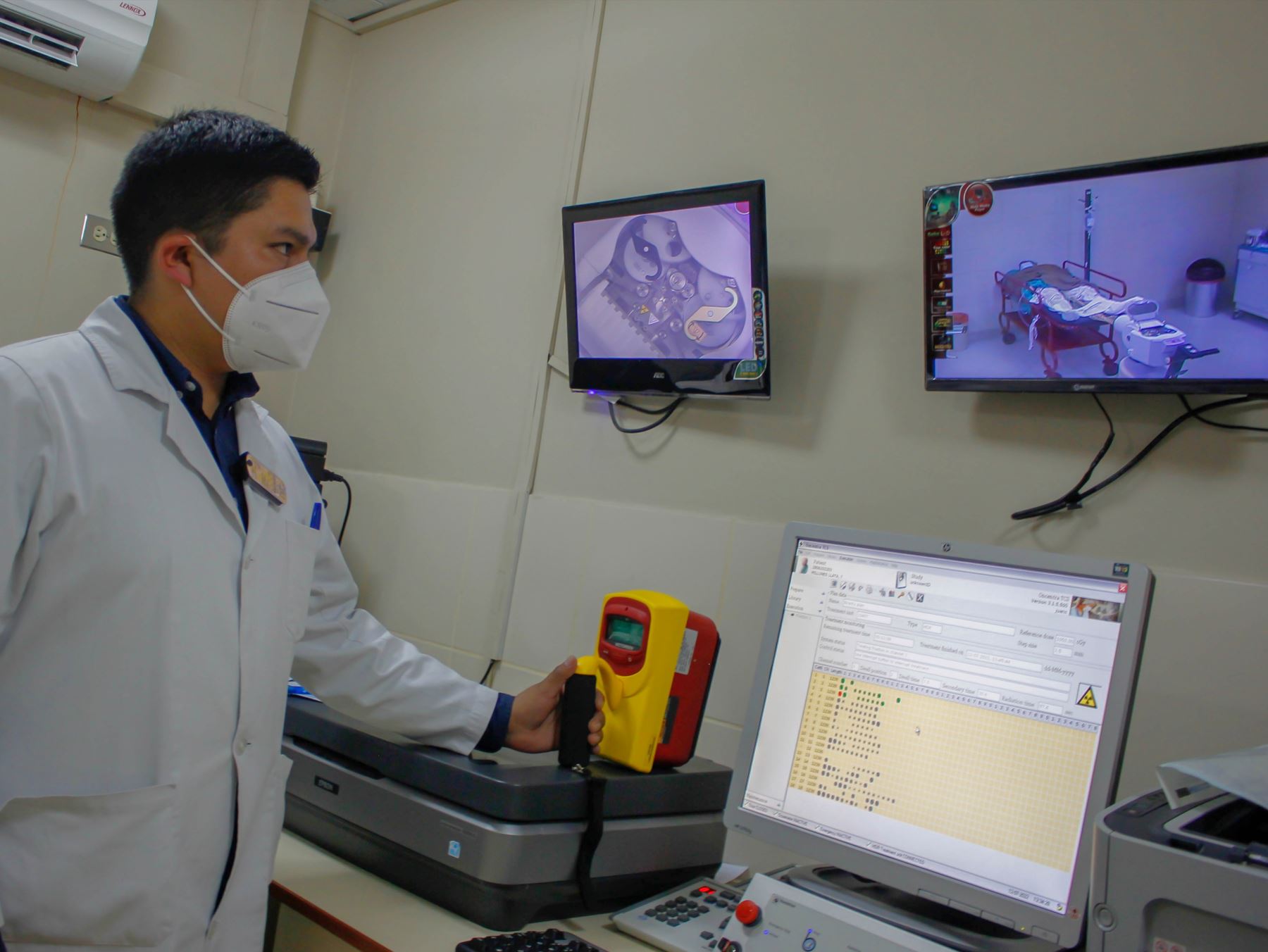 Hospital Edgardo Rebagliati cuenta con sofisticado dispositivo para realizar procedimiento de braquiterapia. Foto: ANDINA/Difusión