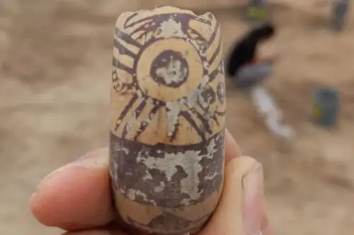 Las investigaciones y hallazgos arqueológicos ayudan a reescribir la historia y la arqueología contribuye a fortalecer nuestra identidad cultural y nacional, sostuvo el arqueólogo peruano Pieter Van Dalen, quien destaca que esta ciencia aporta a otras disciplinas y se vincula estrechamente con ellas para conocer, identificar, conservar y revalorar el conocimiento y el patrimonio material heredado de las antiguas civilizaciones.  ANDINA/Difusión