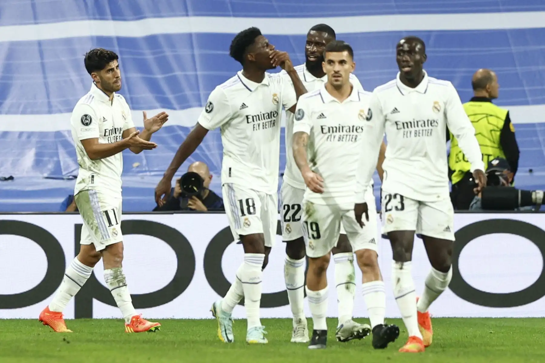 El delantero del Real Madrid Marco Asensio  celebra su gol durante el partido correspondiente al grupo F de la Liga de Campeones de la UEFA que Real Madrid y RB Leipzig disputan este miércoles en el Santiago Bernabéu, en Madrid. 
Foto: EFE