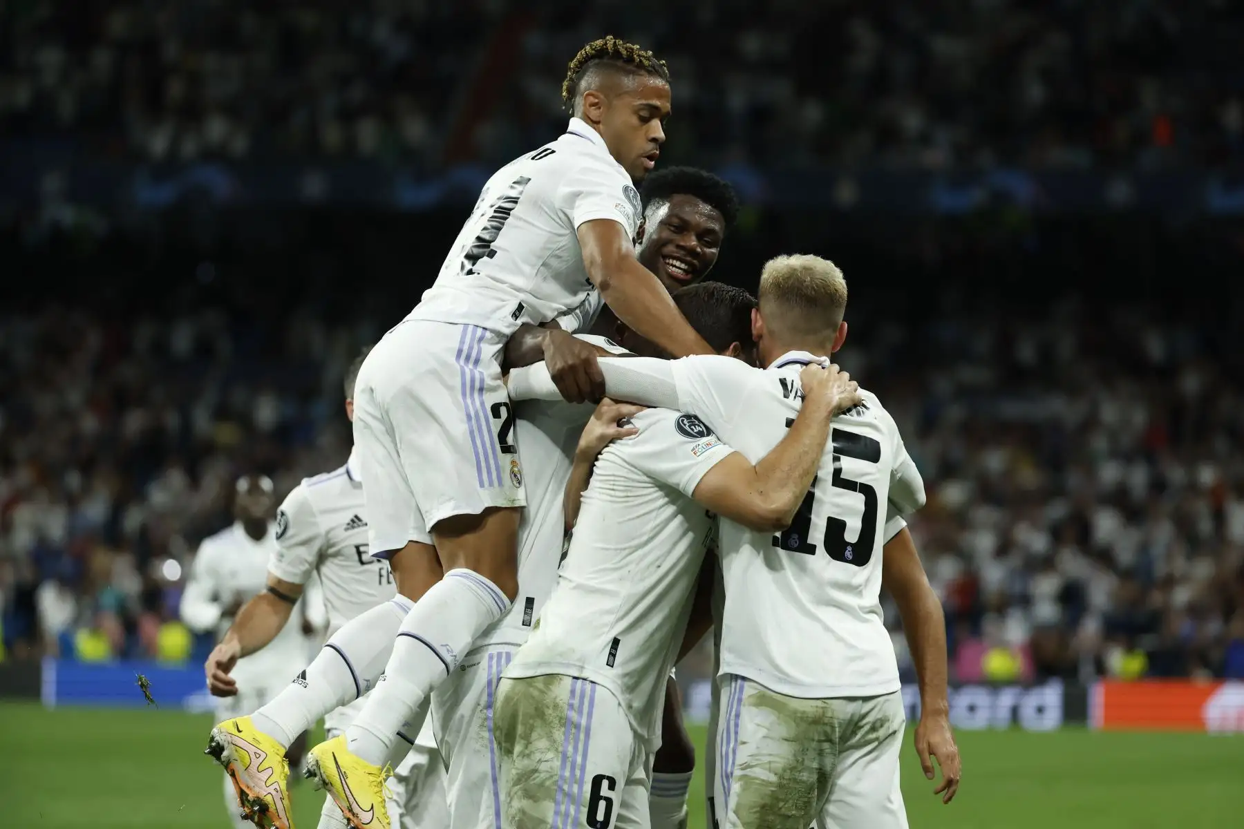 Los jugadores del Real Madrid celebran el gol de Marco Asensio durante el partido correspondiente al grupo F de la Liga de Campeones de la UEFA que Real Madrid y RB Leipzig disputan.
Foto: EFE