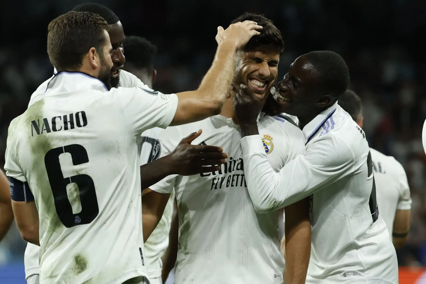 El delantero del Real Madrid Marco Asensio  celebra su gol durante el partido correspondiente al grupo F de la Liga de Campeones de la UEFA que Real Madrid y RB Leipzig disputan.
Foto: EFE