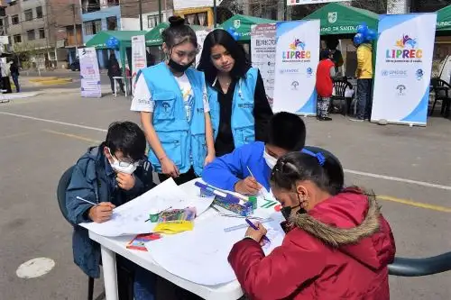 Adolescentes del proyecto Líderes Promoviendo el Cambio (Liprec) en Santa Anita. Foto: CEDRO/Difusión.