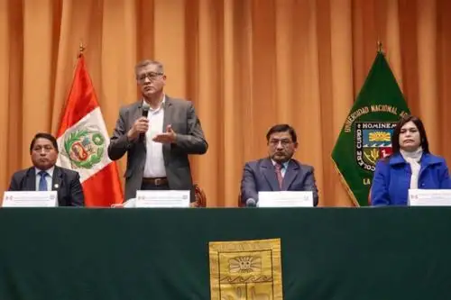 El ministro de Educación Rosendo Serna se reunió con cerca de 300 especialistas, directores y jefes pedagógicos de las gerencias y direcciones regionales de educación de las regiones Tumbes, Piura, Lambayeque, Cajamarca y La Libertad para ver mejoras en el inicio escolar 2023. ANDINA/ Minedu