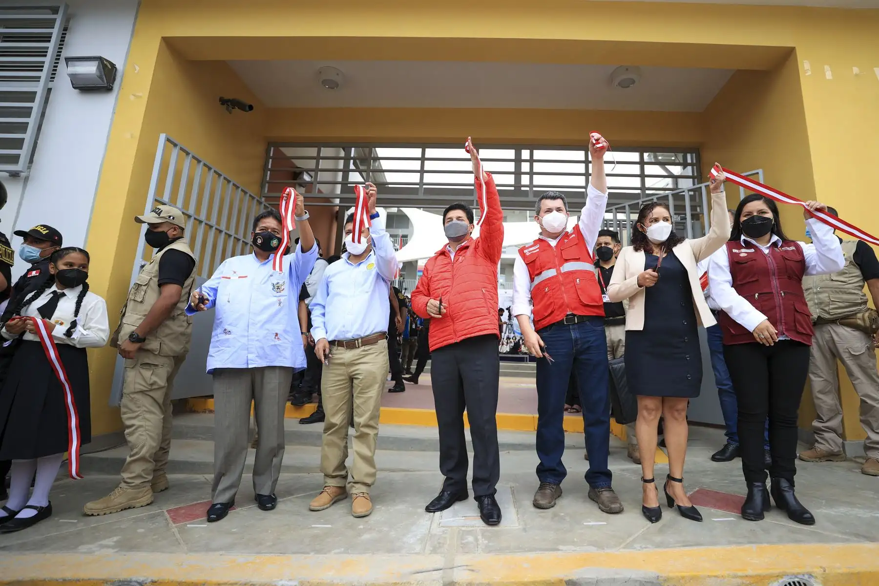 Obras de reconstrucción en Tumbes ayudan a cerrar las brechas en salud y educación en esa región, resaltó el gobernador regional, José Alemán. ANDINA/Prensa Presidencia