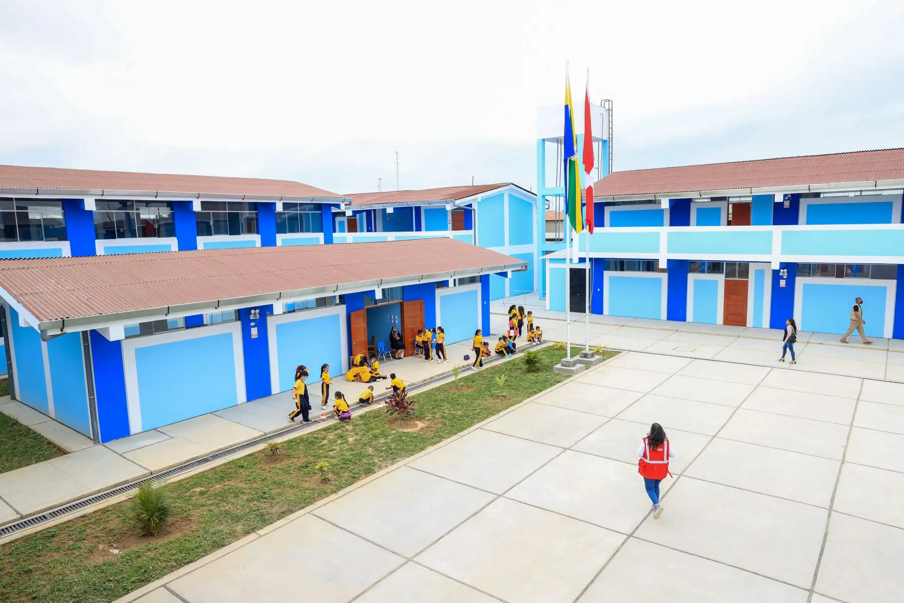 El presidente de la República, Pedro Castillo Terrones, inauguró hoy la Institución Educativa SO1 PNP Carlos Teodoro Puell Mendoza en el distrito de Tumbes, obra que beneficiará a 646 alumnos de inicial, primaria y secundaria. Foto: ANDINA/Presidencia Perú